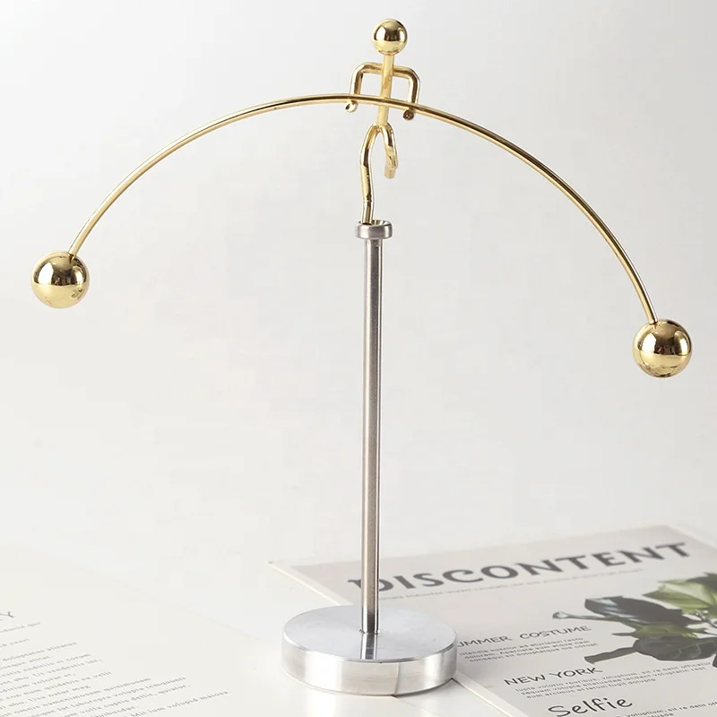 Wholesale Single Leg Weight Lifting Man  Kinetic Art Balance Toy Metal Desktop Balancing Art Physics Toy