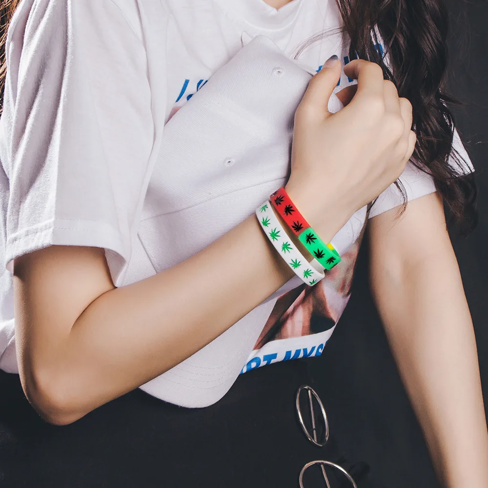 Wholesale Promotion Custom Bulk 10mm thin Silicone Bracelet Wristband 2 color 10 15 mm Boy and Girl Friendship Black