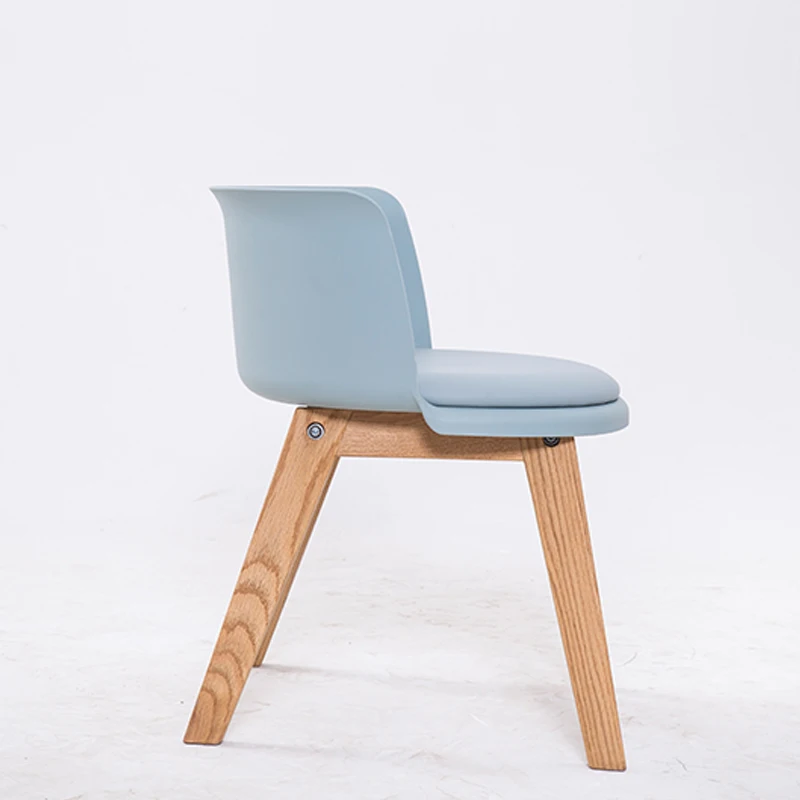 Modern high quality plastic children chair with solid wood legs