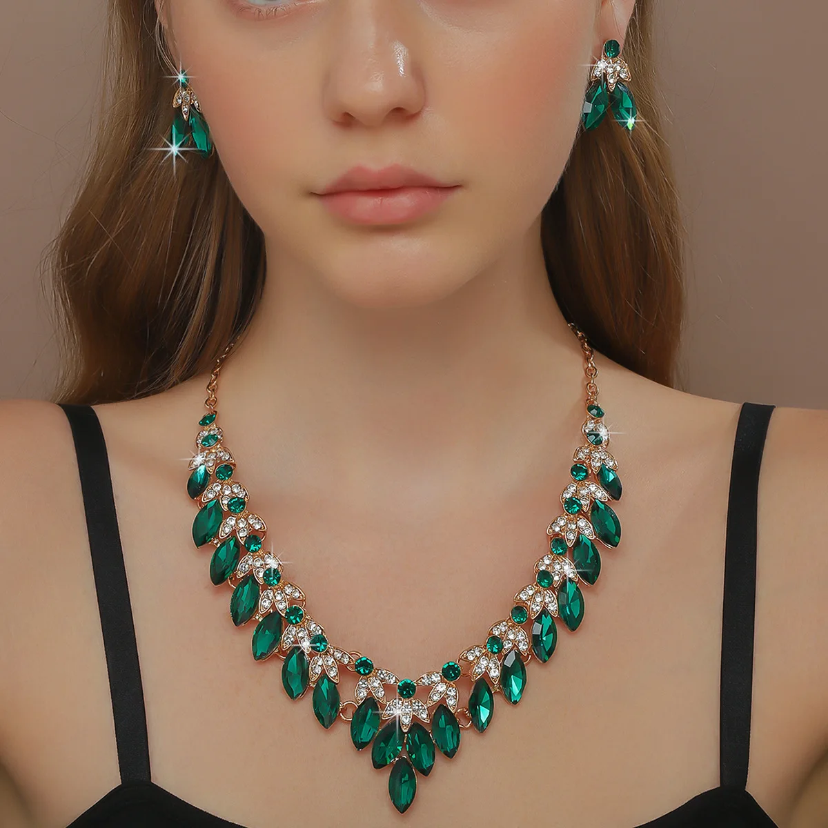 Ожерелье в форме бриллианта