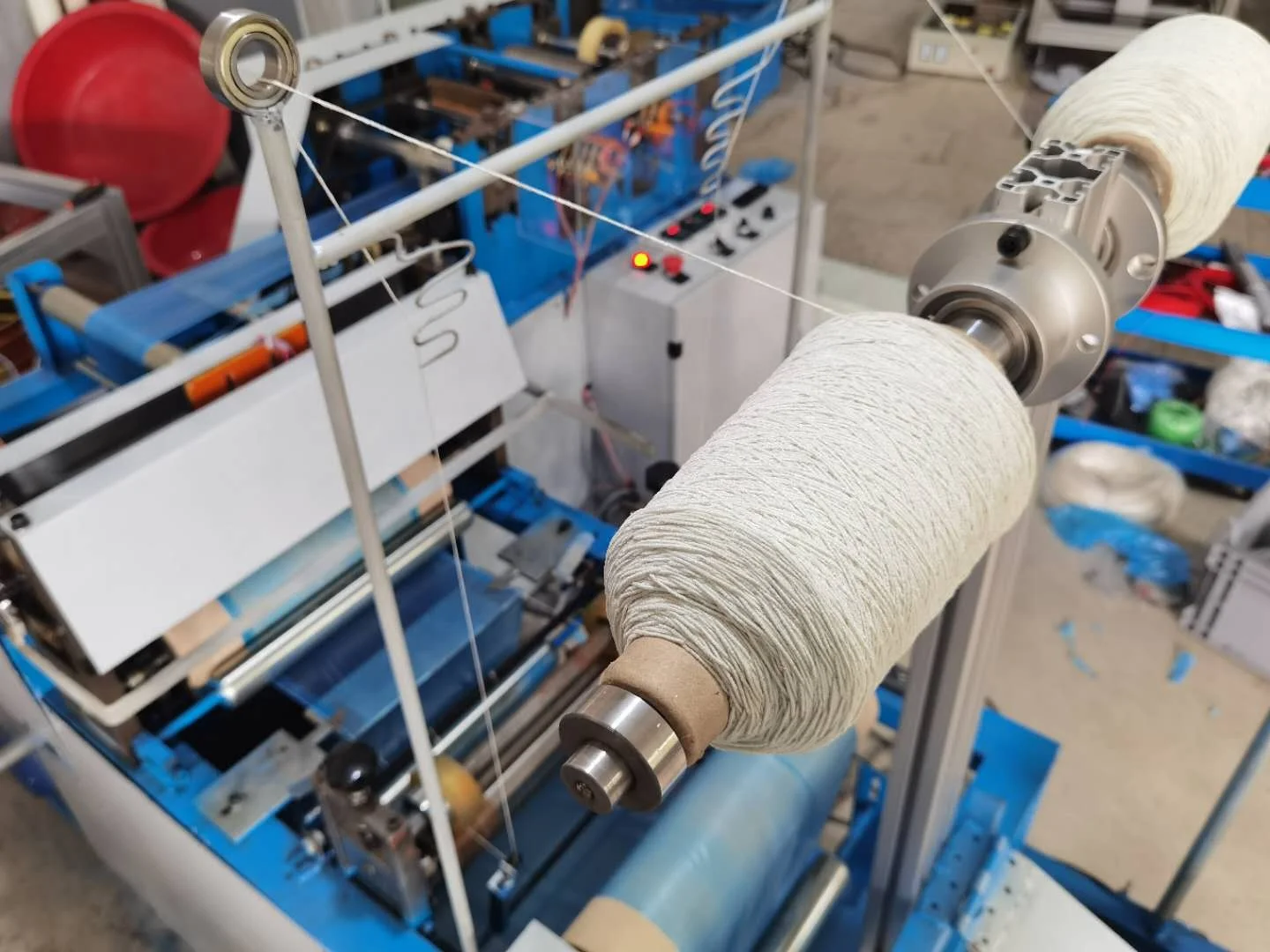 Машина для изготовления пластиковых крышек для обуви, высокоскоростная машина для изготовления одноразовых нетканых покрытий для душа