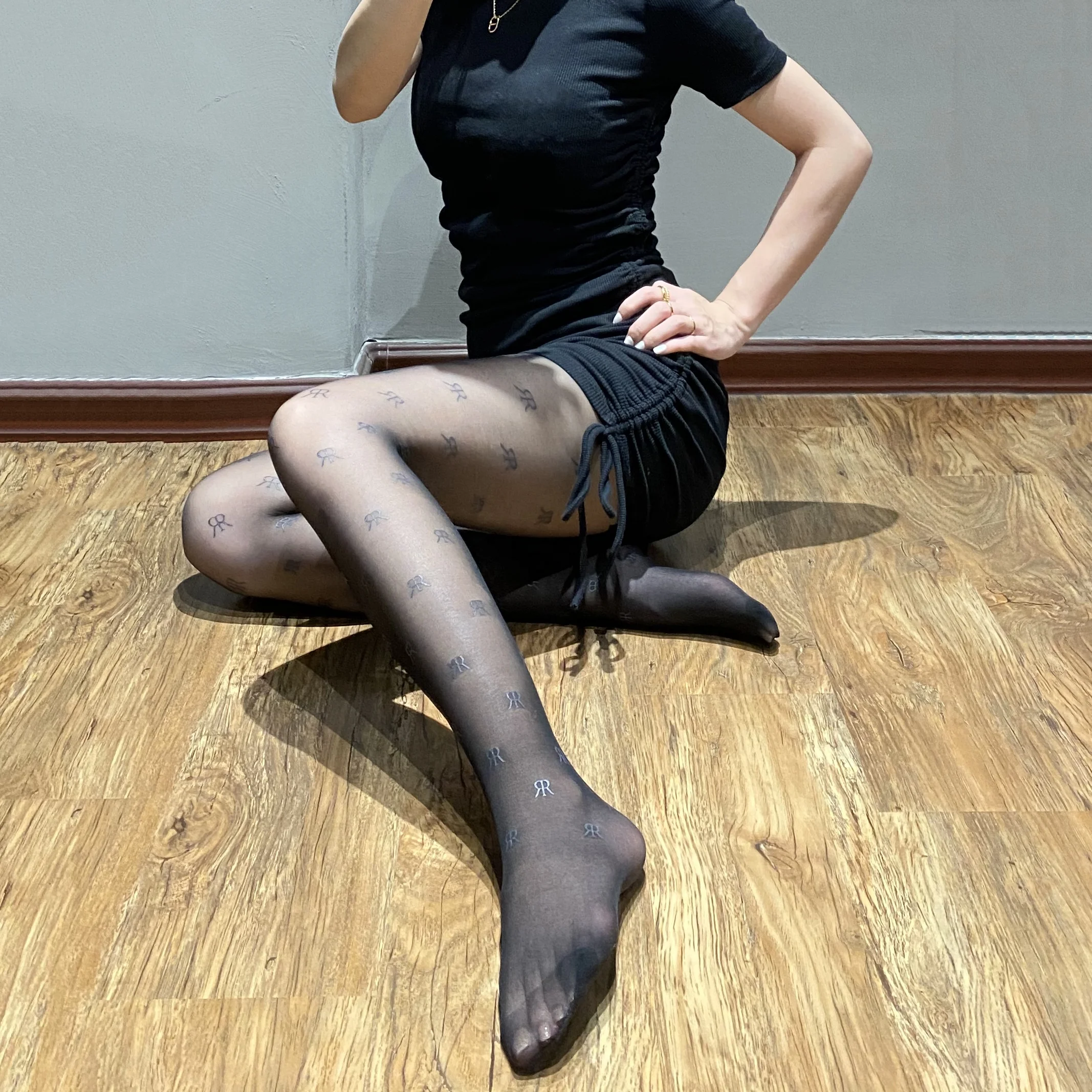 OEM Wholesale Popular Luxury Print Letter Logo Charm British Women Pantyhose Tights