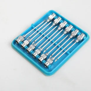 Hypodermic Veterinary Needles With Various Sizes Mounted On