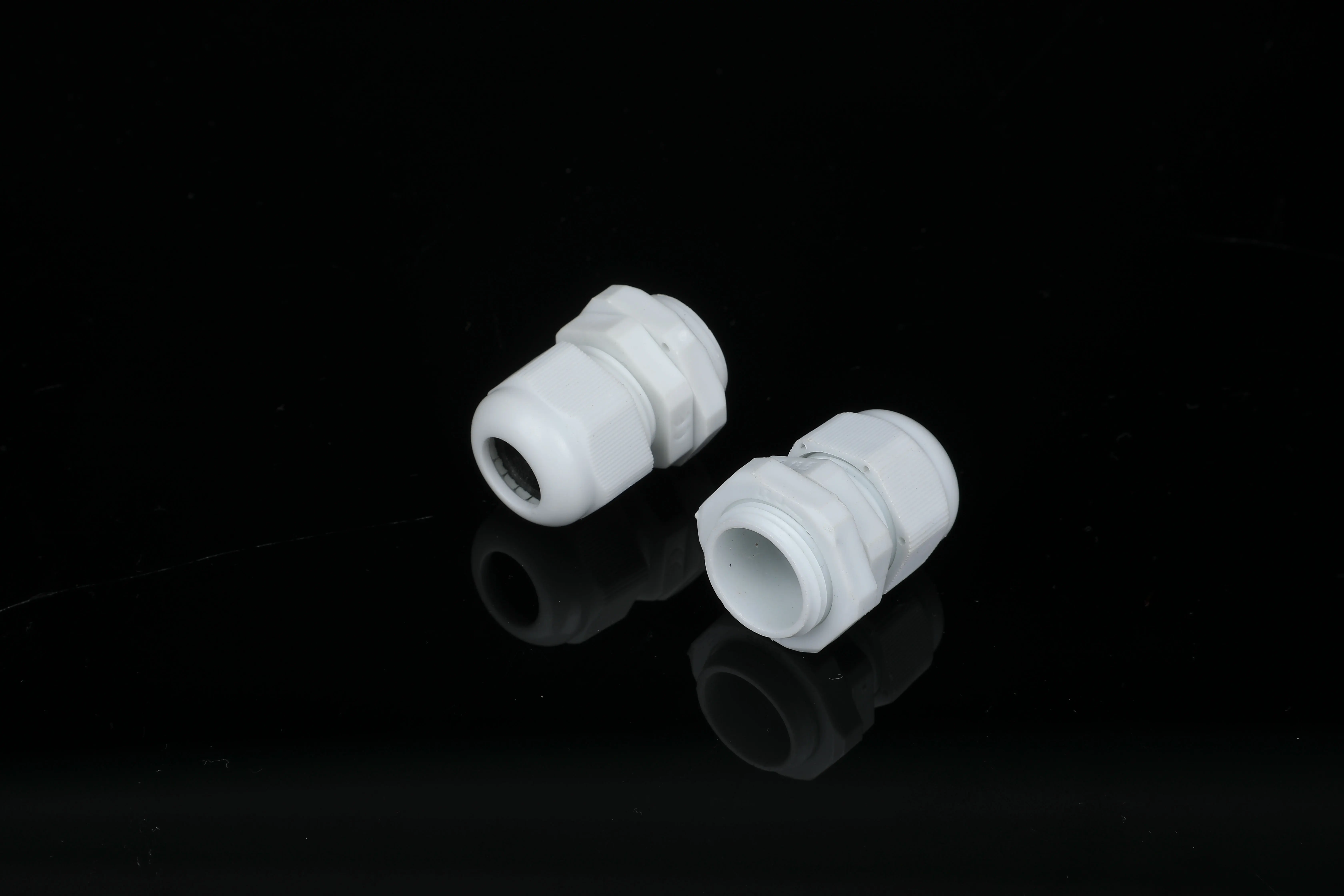 Rubber Strain Relief Waterproof PG 13.5 Size Nylon Cable Gland