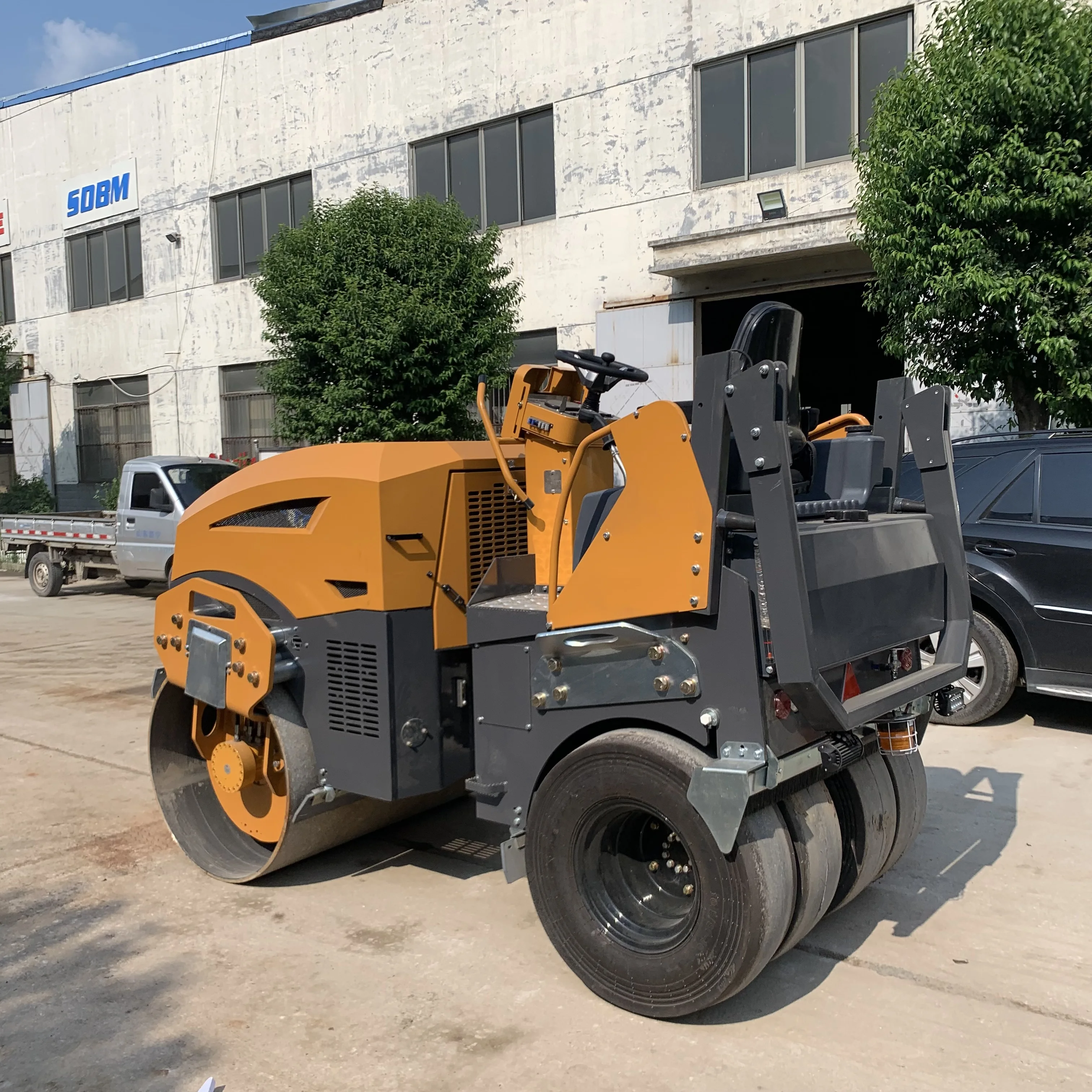 Construction Machinery 2 Ton 3.5 Ton 5 Ton Rubber Tire Roller Diesel Hydraulic Vibratory Roller Asphalt Road Compaction
