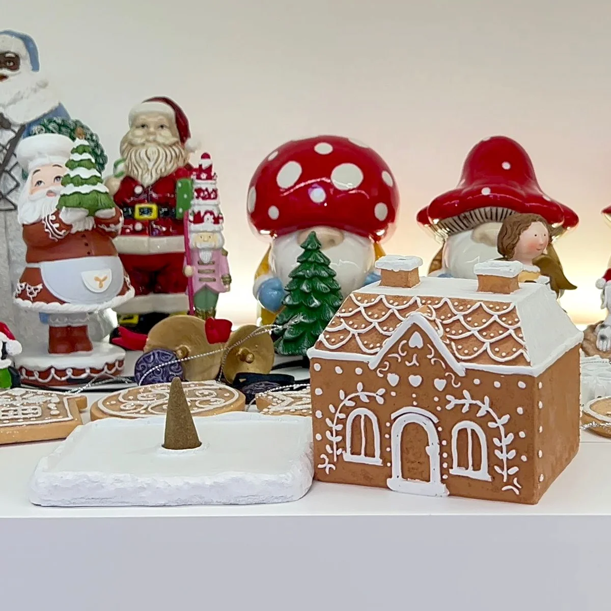 Custom original handmade new design urban home decor Christmas incense chamber polyresin gingerbread house incense cone burner