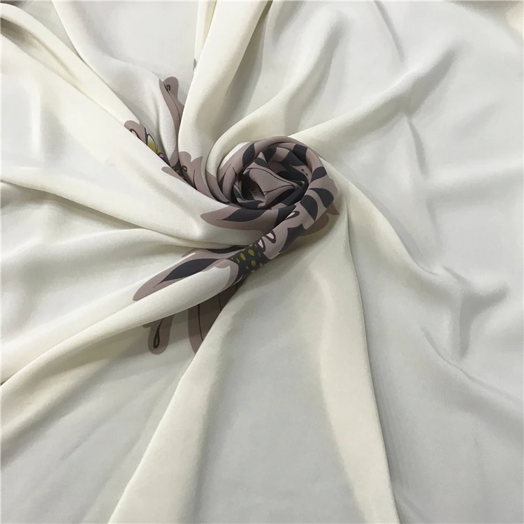 
Printed Fish Crepe De Chine Silk Crepe Fabric 18mm 100% Silk Fabric 