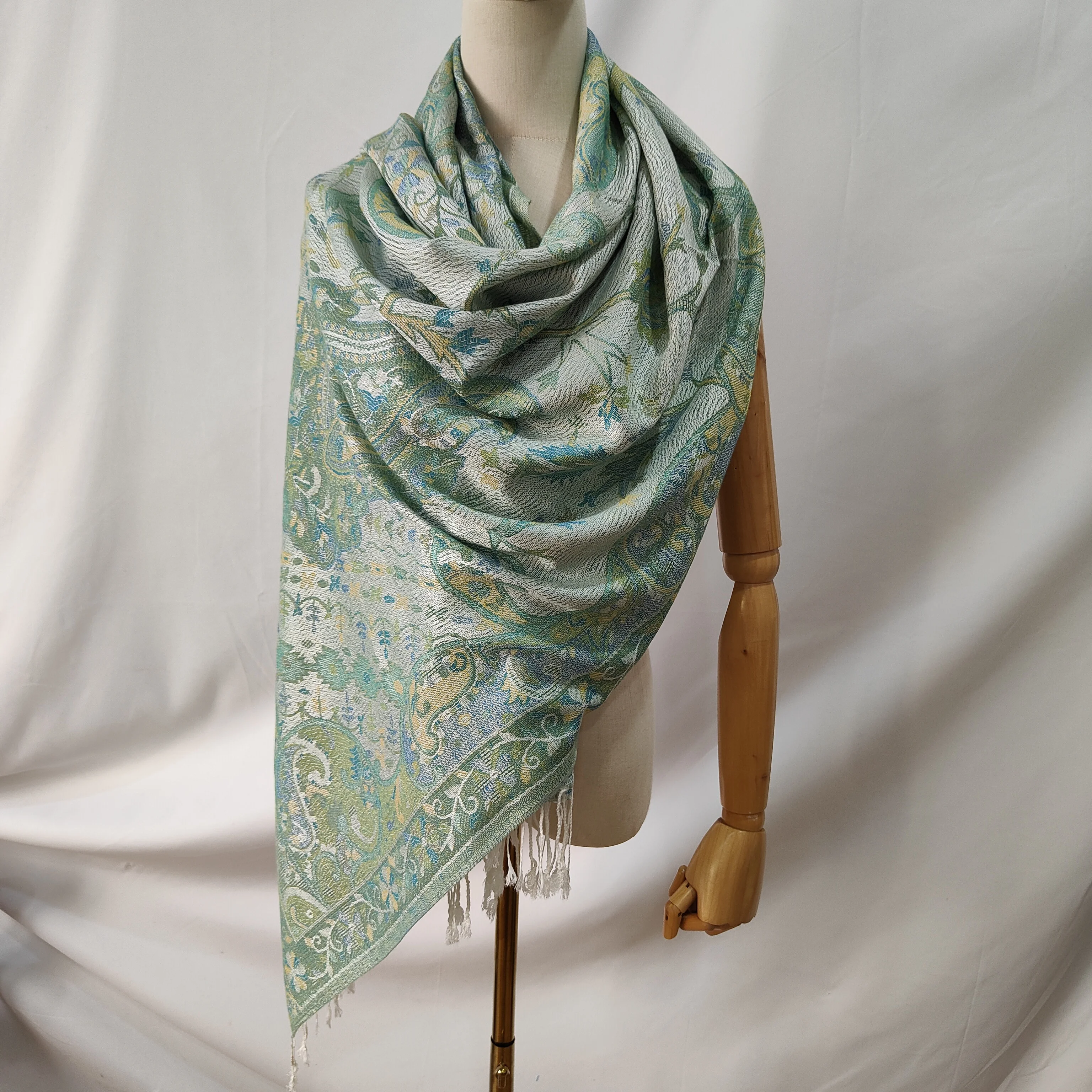 Custom Pashmina Scarf Silky Women Two Tone Pashmina Shawls And Wraps With Fringes High Quality Paisley Scarfs Shawls