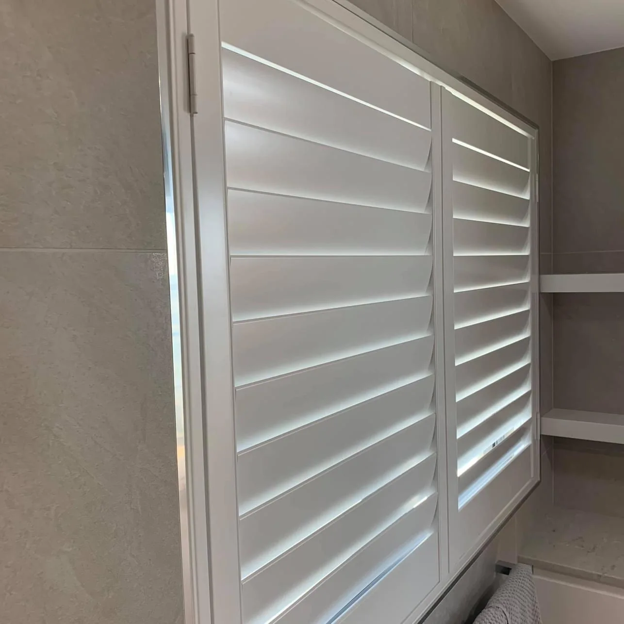 Popular Z Frame L Frame PVC Material Plantation Shutters PVC  White Color Window Shutters