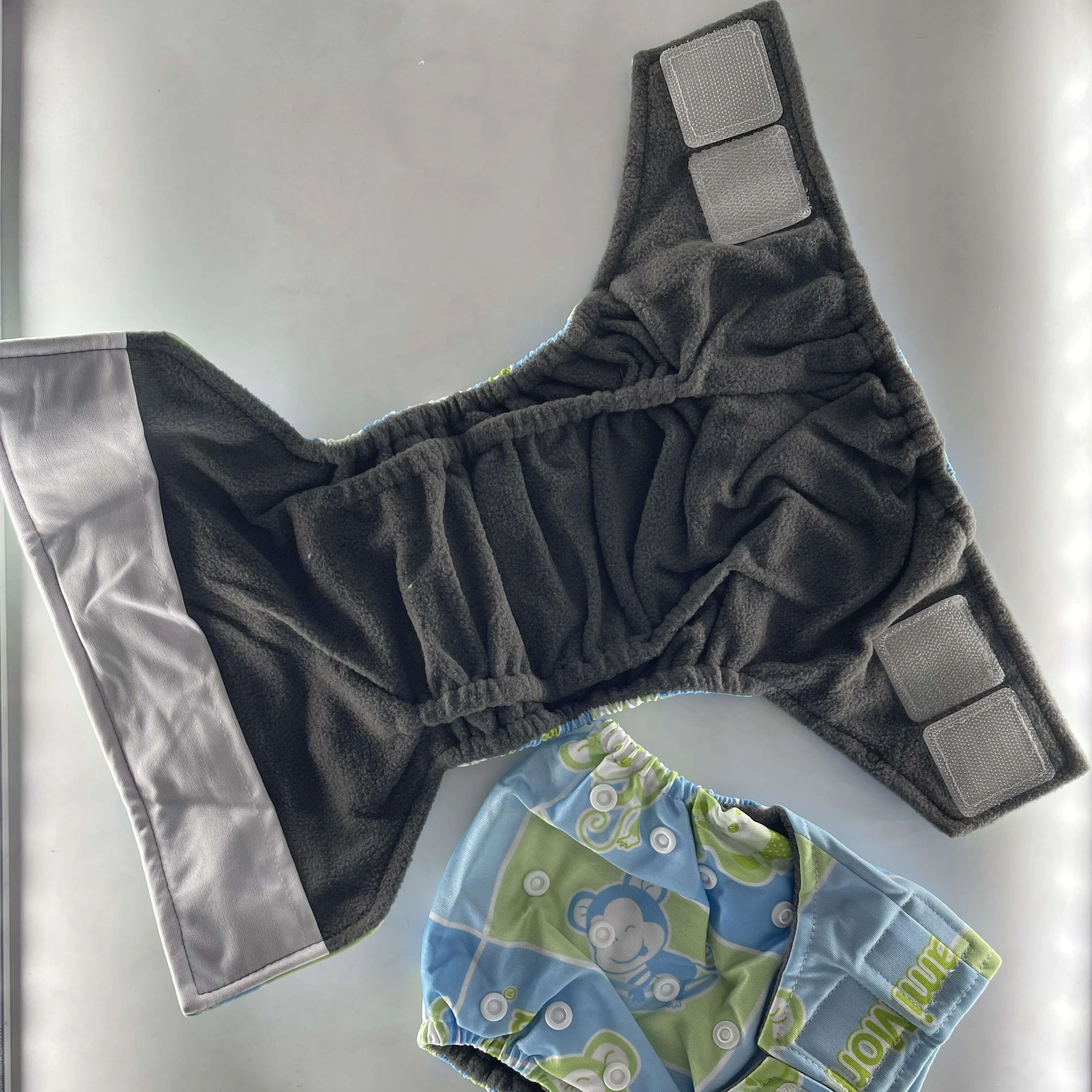 wholesale Adjustable hook and loop waterproof cloth reusable pocket baby diapers