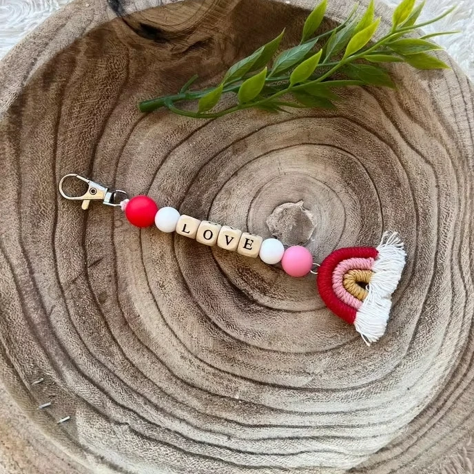 Popular Rainbow U Shaped Keychain Custom Letter Name Wood Beaded Silicone Bead Charm Keychain For Bridesmaid Mom Bag Pendant