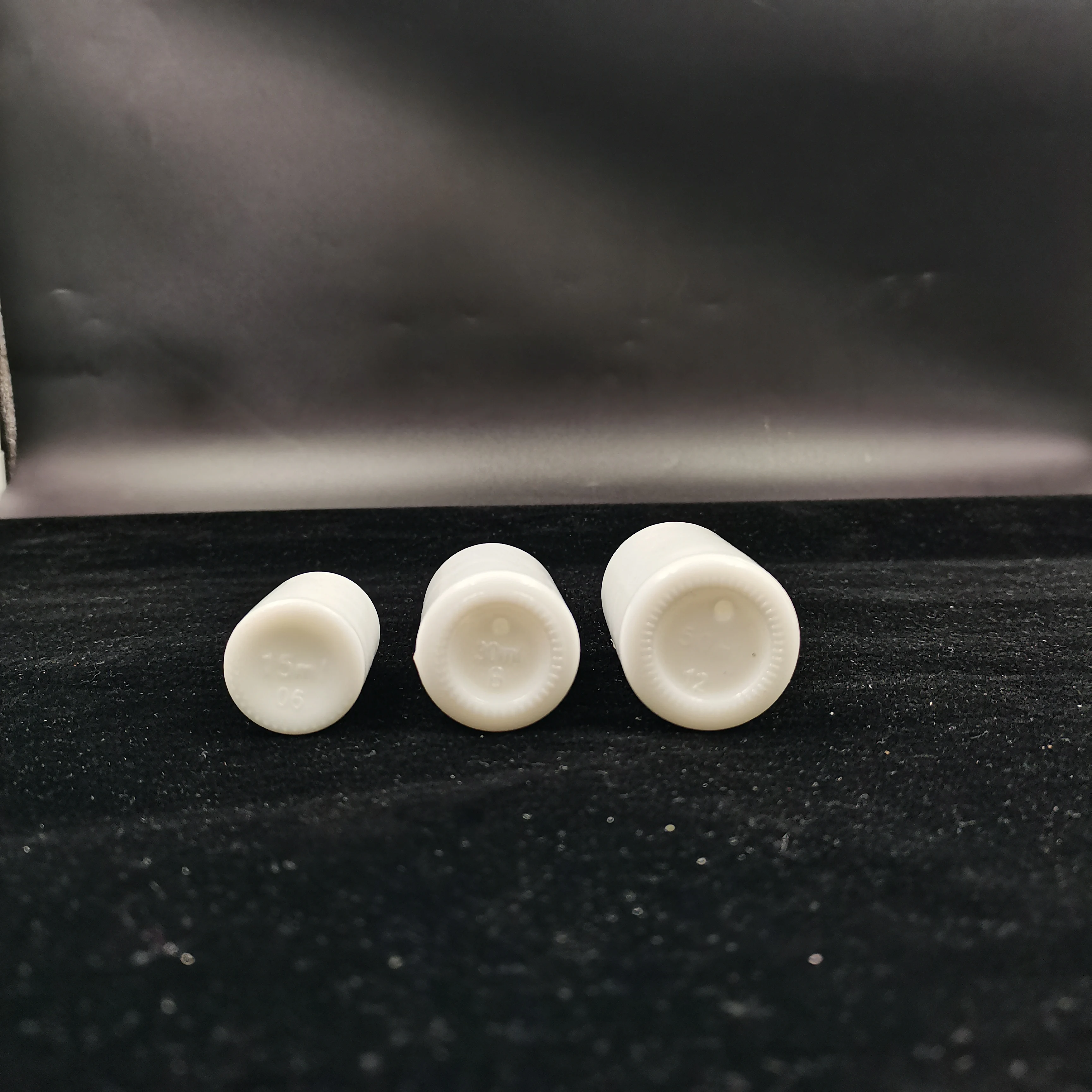 Hot Sale Quality Custom white porcelain essential oil bottle For Skincare Packaging