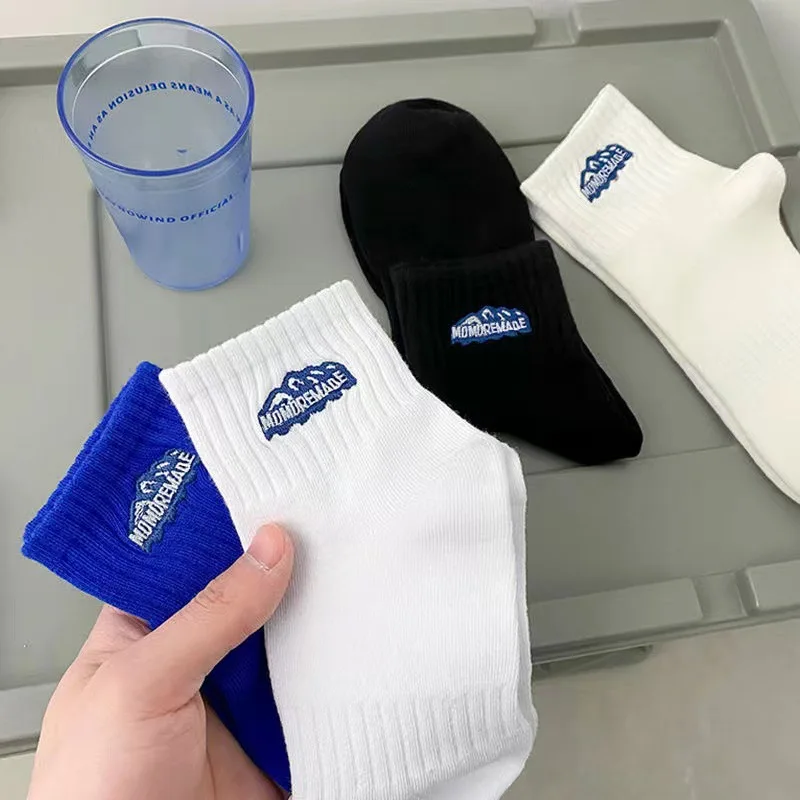 Men Spring and Autumn Mid-Tube Cotton Socks Causal Couple Non-slip Sports Fashion Breathable Crew Socks Wholesale