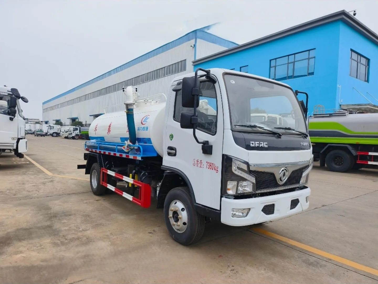 New Dongfeng 5-6 Tons Diesel Manual Sepptic Tank Pump Truck Manure Transport and Feces Pumping Truck Selling Truck