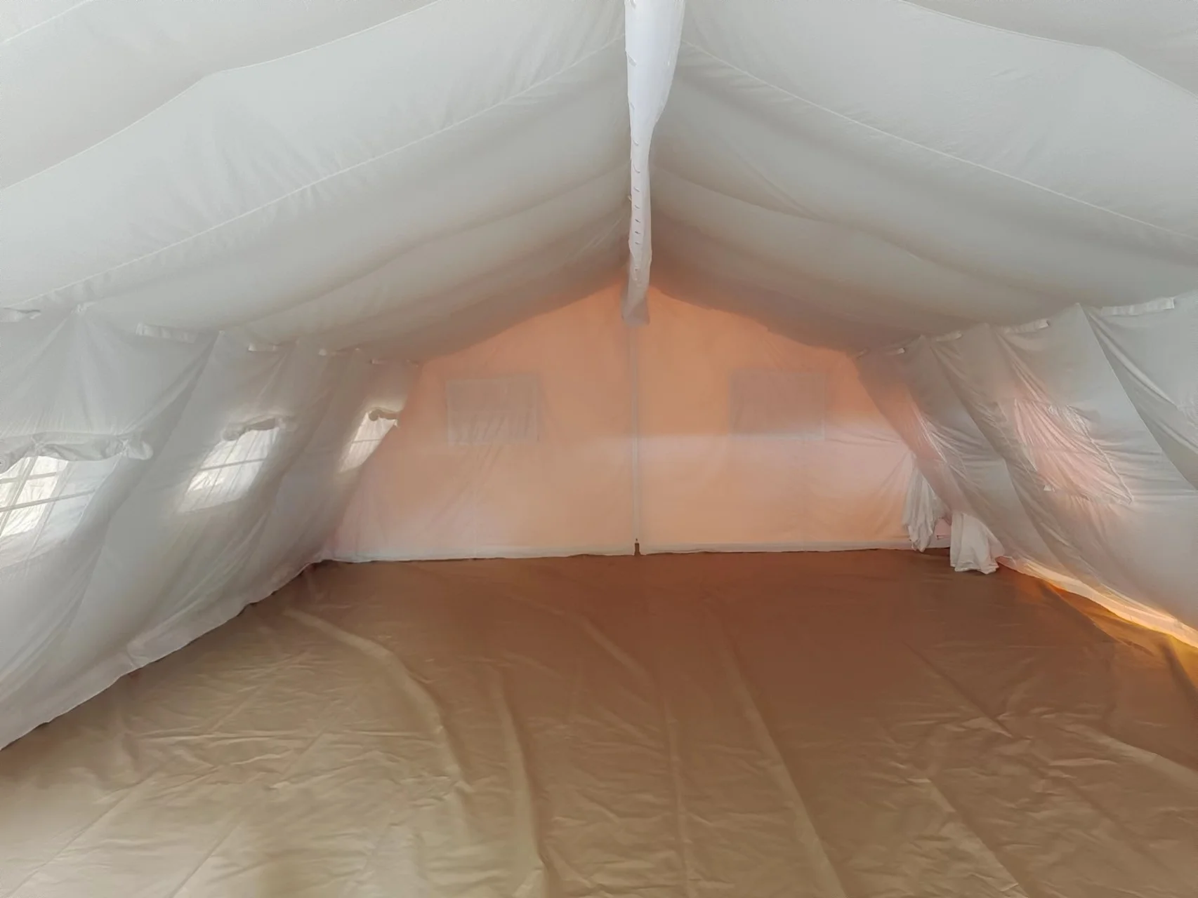 Winter Keep Warm Disaster Relief Tent 10 to 20 persons Emergency Tent Inflatable Cabin Tent