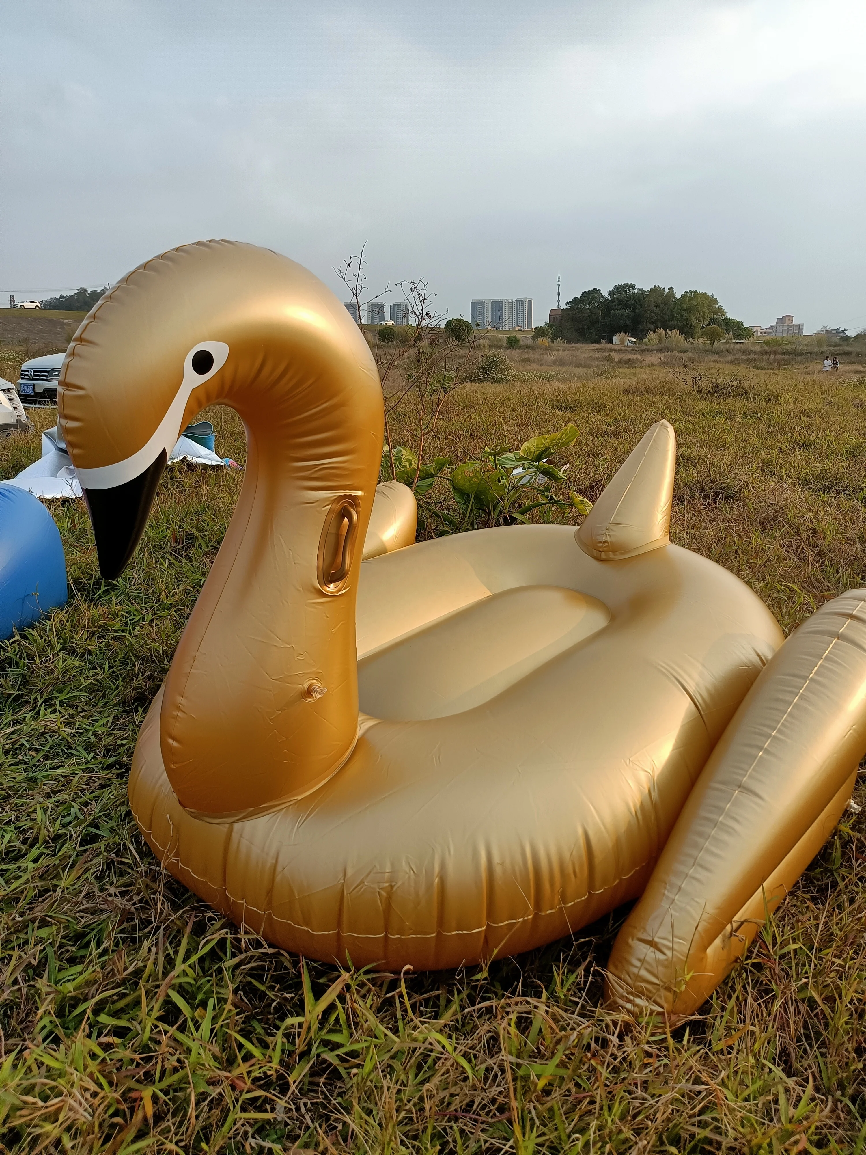 Factory hot selling Inflatable Golden Swan High quality inflatable water toys in stock