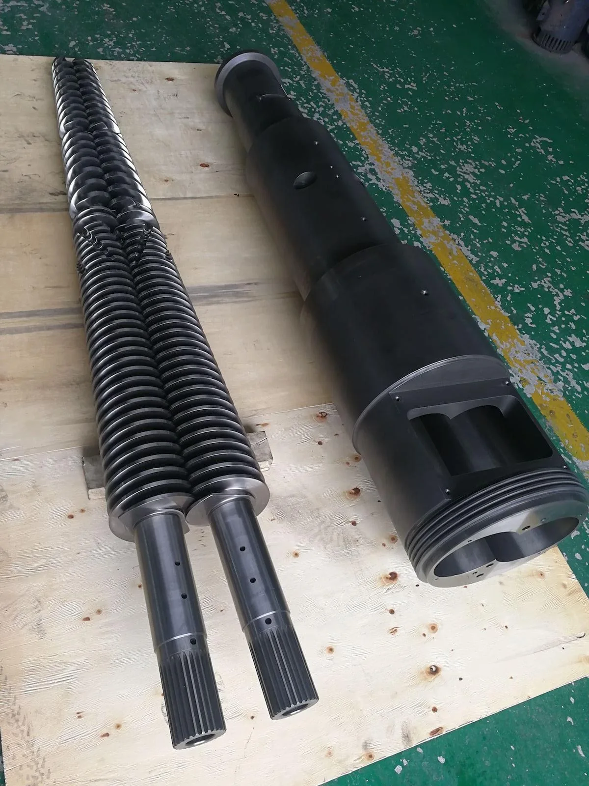 Cincinnati Bimetallic Conical Twin Screw and Barrel for PVC Pipe Board extruder