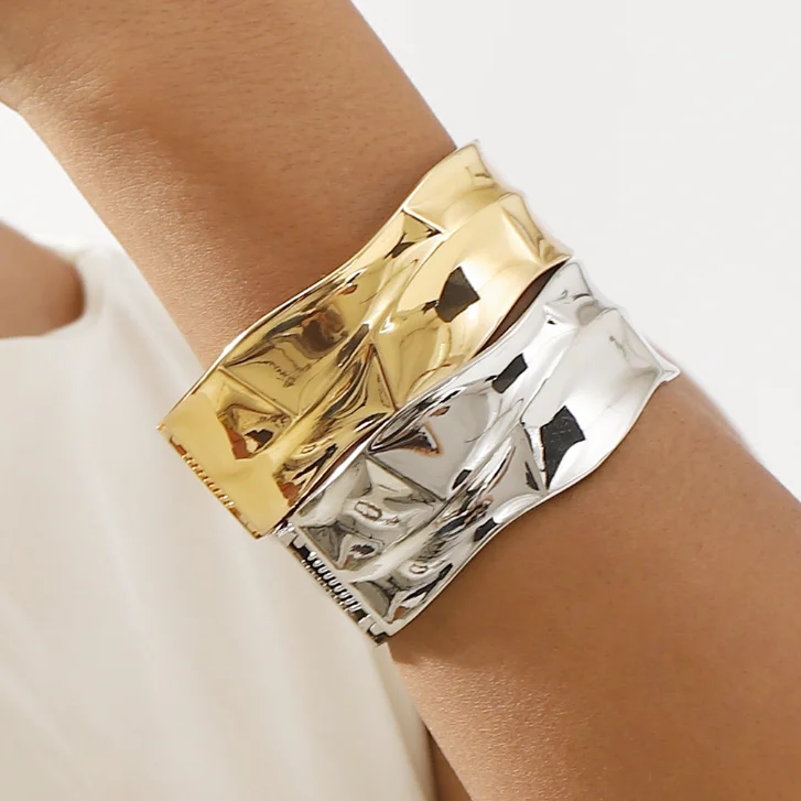 2024 Новое поступление модный дешевый оптовая продажа вогнутый металлический браслет Модный Креативный дизайн геометрический широкий золотой