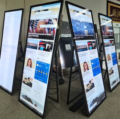 Classic Indoor Rechargeable LCD Display Advertising Monitor Full Screen 43 Inch Digital Signage Portable LCD Poster Signage