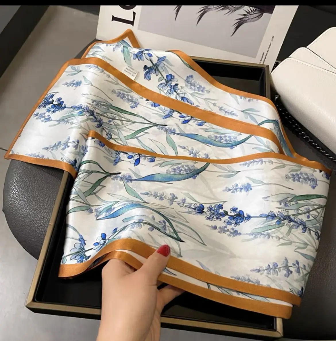 Шарф с цветочным принтом