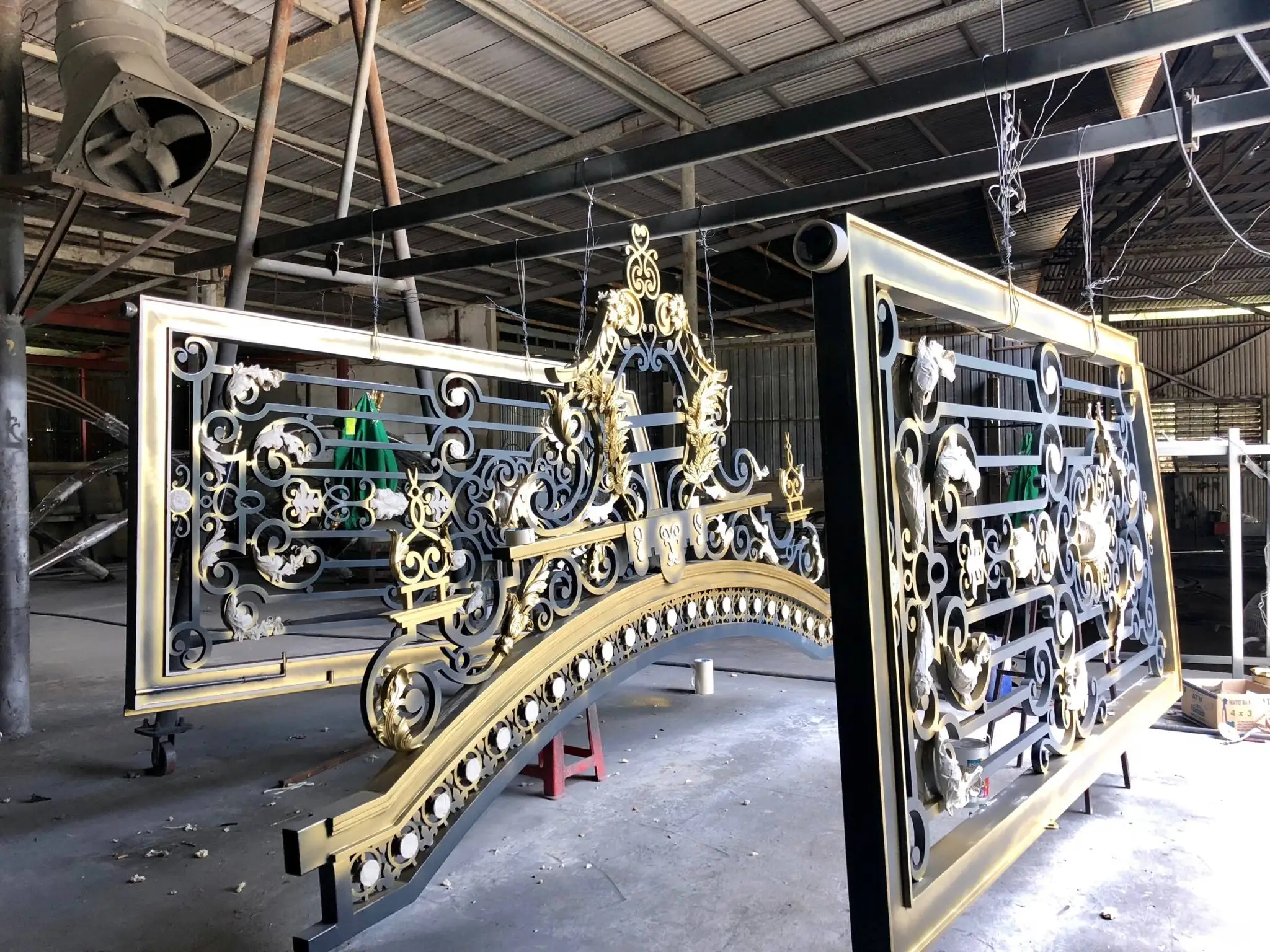 Factory Price Latest Main Driveway Gate Grill Designs Wrought Iron Gate For House