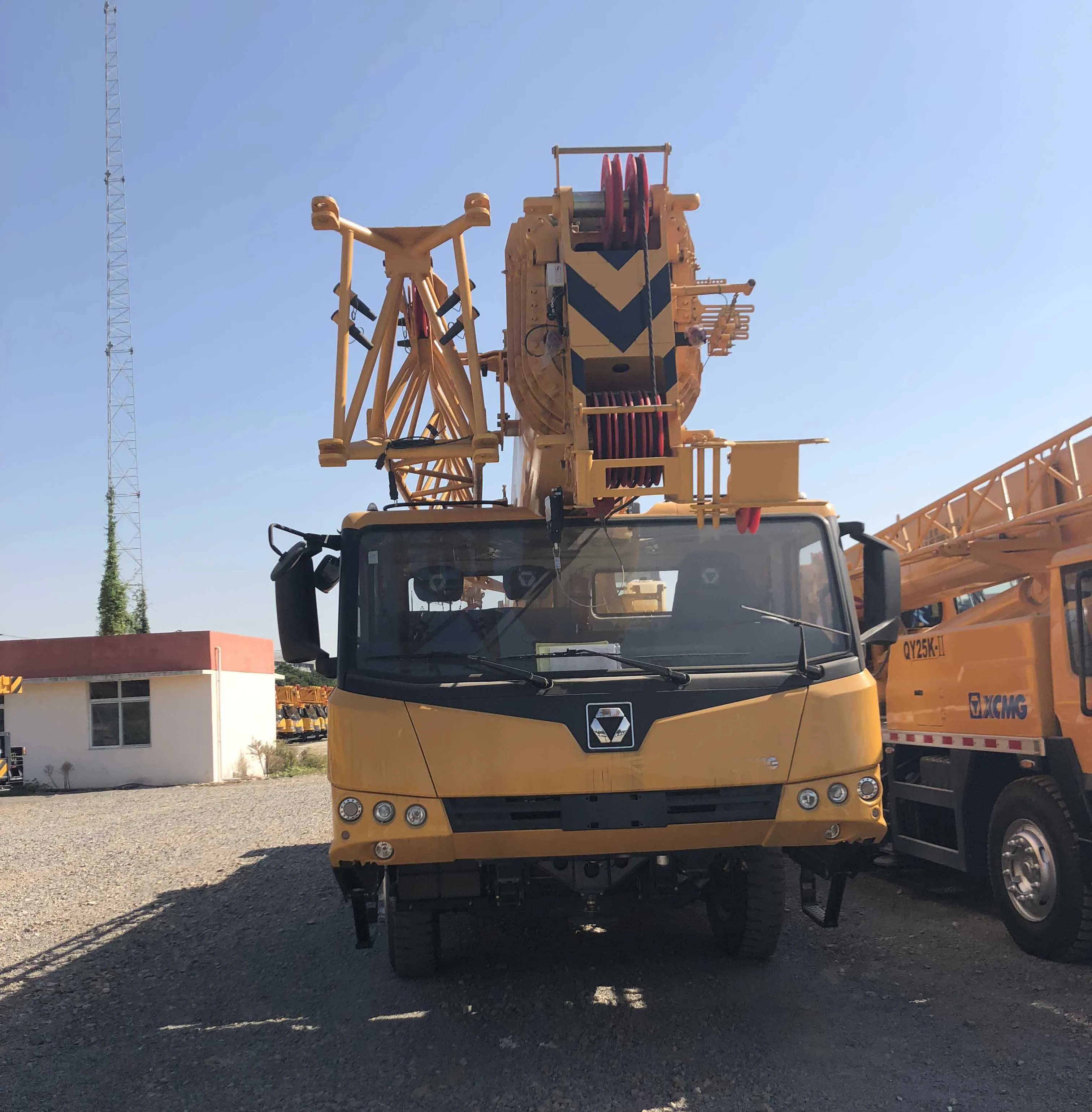 China Top Brand  Xct20l4 4-section Telescopic Boom 20 Ton Crane Truck Cheap Price For Sale