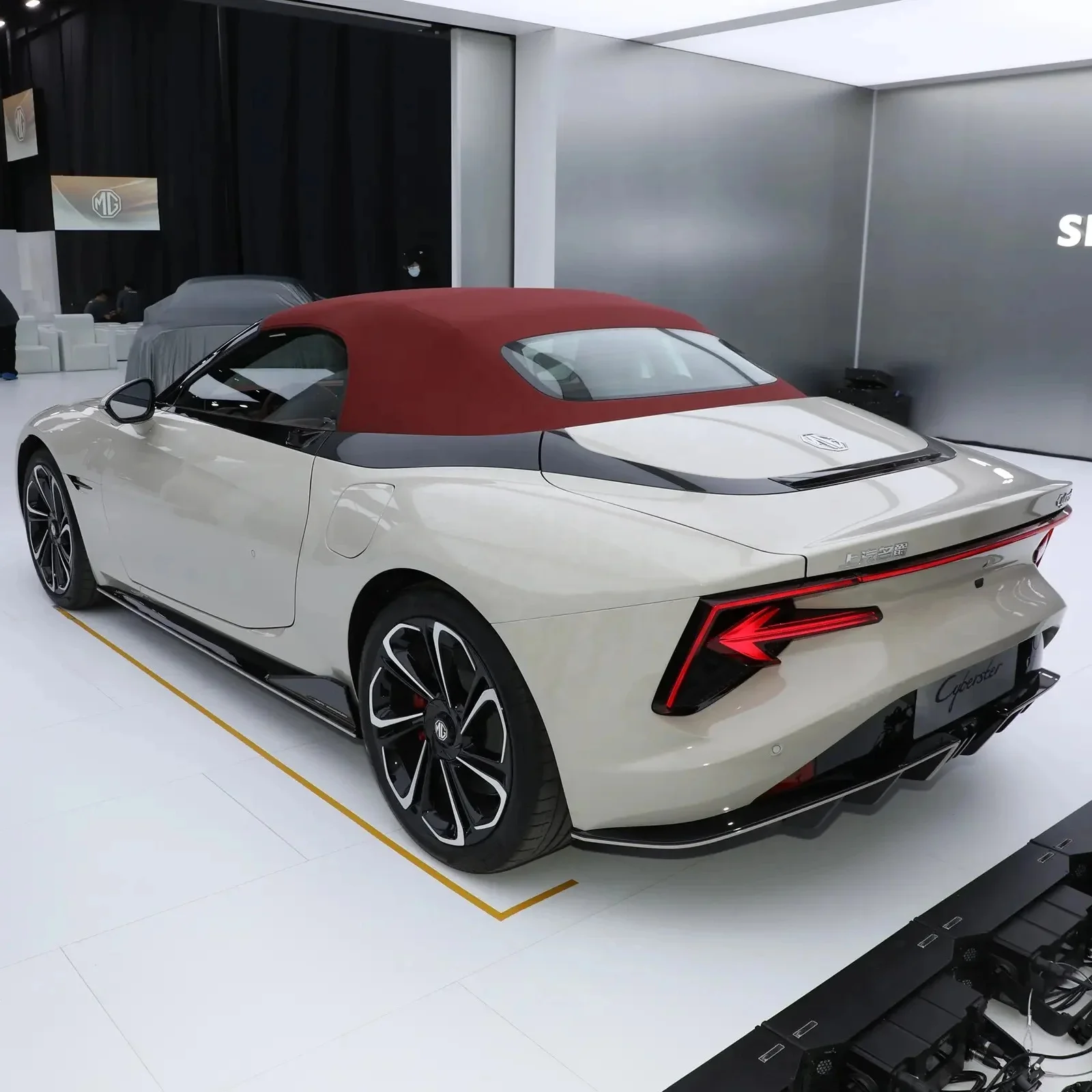 Самый ожидаемый автомобиль MG Cyberster Sports CAR 4WD электромобиль Новый энергетический седан Ev 501 км родстер Coupe
