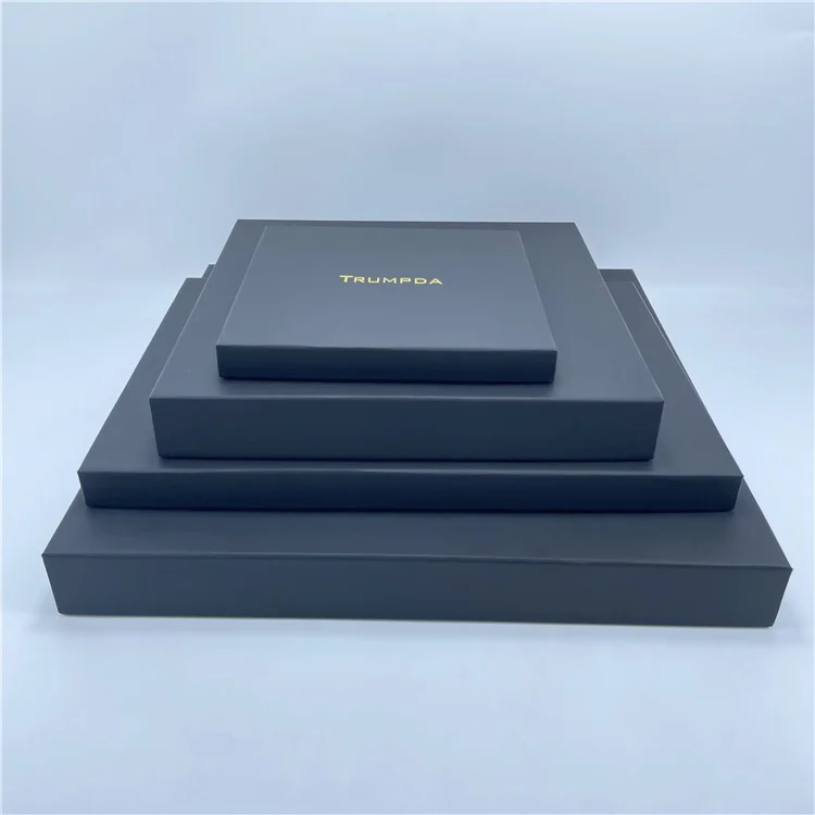 Чистый темно-черный мягкий на ощупь бумажный поставщик упаковки для одежды коробка с крышкой заказ золотой фольги логотип квадратной формы толщиной 2 см биоразлагаемый