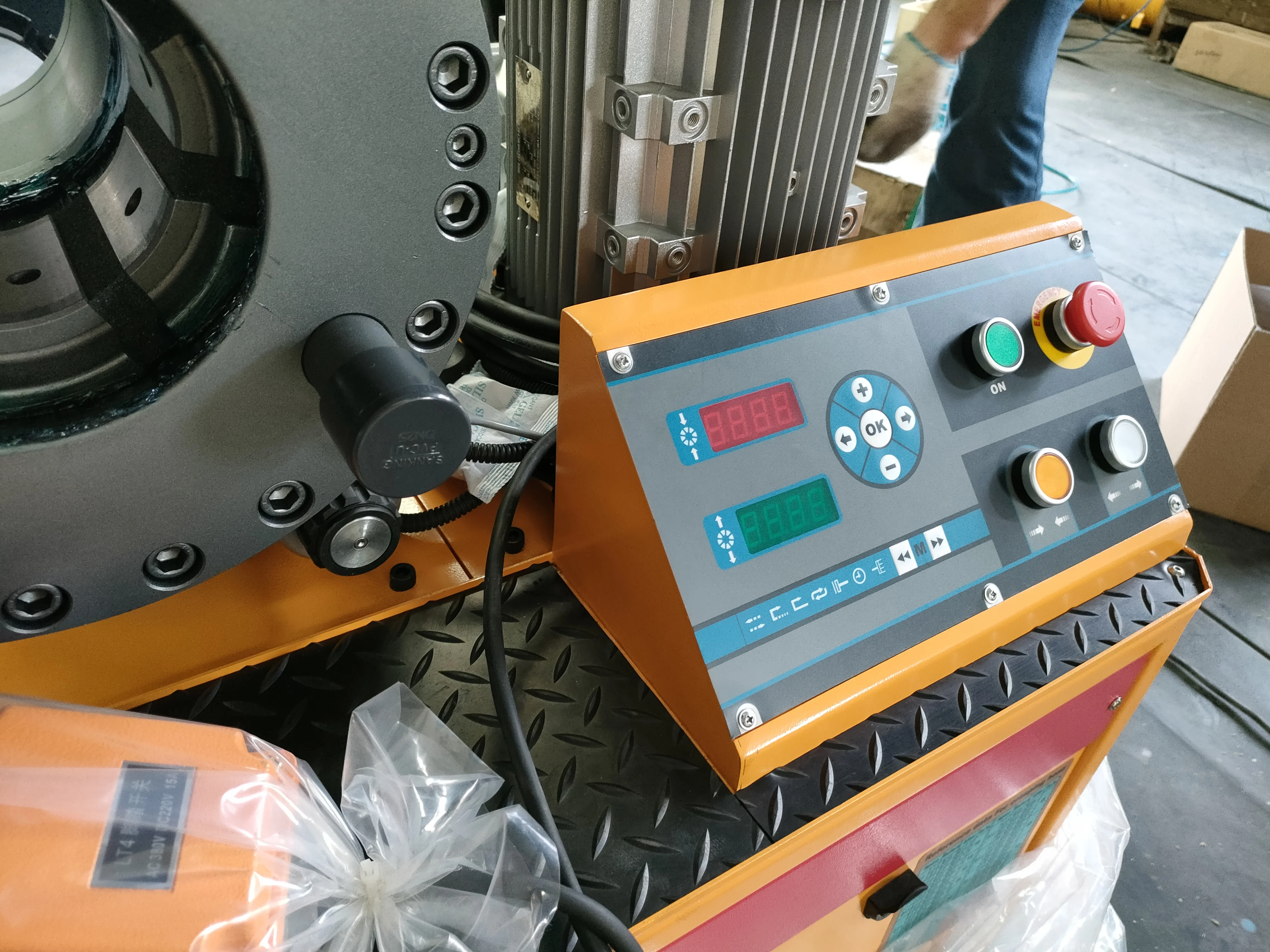 High quality with a good price 2 inch Hydraulic Hose Crimping Machine FINN POWER Hose Crimper