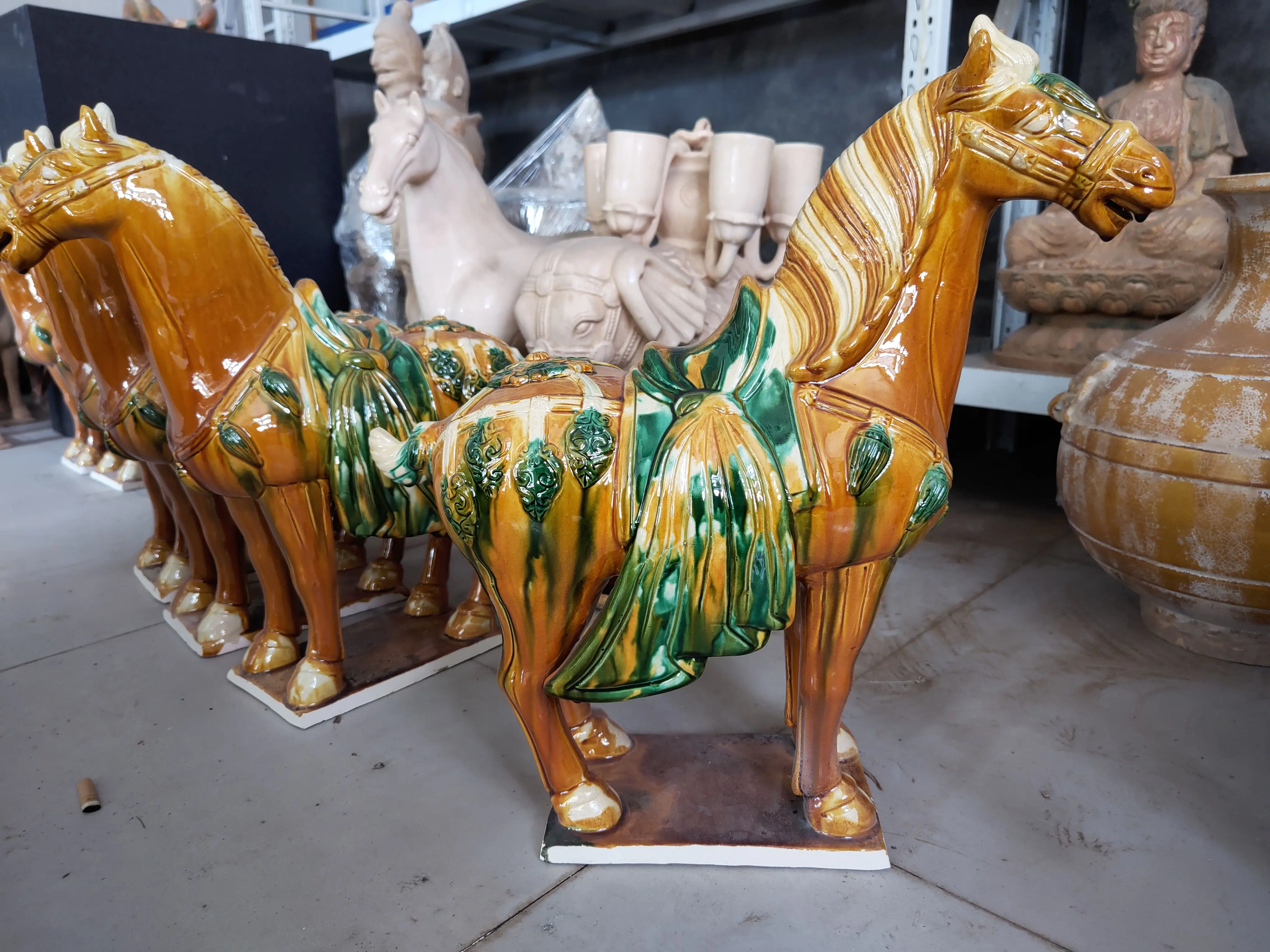 Tang Sancai Tricolor Horse Art Decoration Handmade Antique Pottery Horse Antique Collection Wine Cabinet Decoration