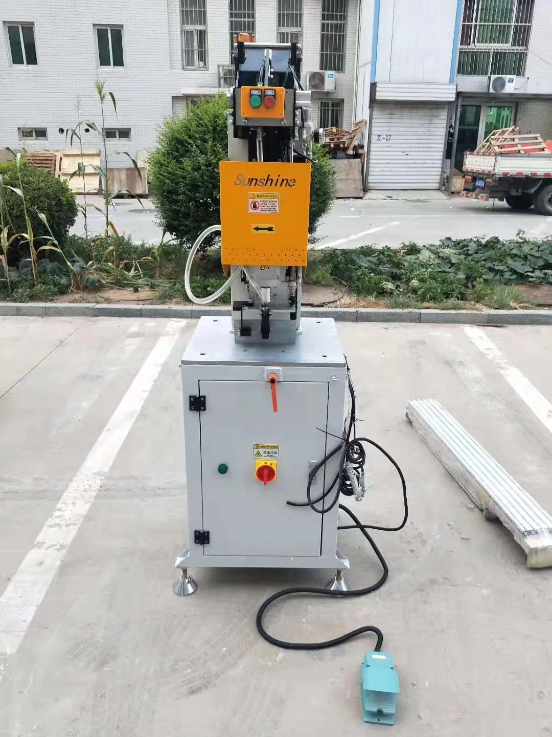 2024 new design Factory Supplier Upvc Reinforcement Automatic Screw Fastening Machine