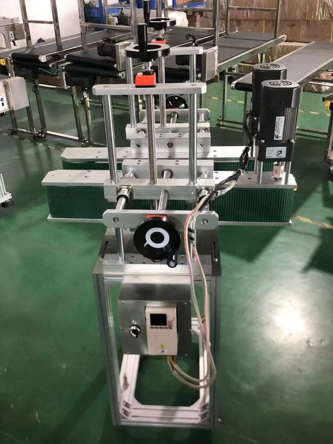 Cosmetics Assembly Line Connection Conveyor Cosmetic Paste Bottle Conveyor Clamping Conveyor Machine