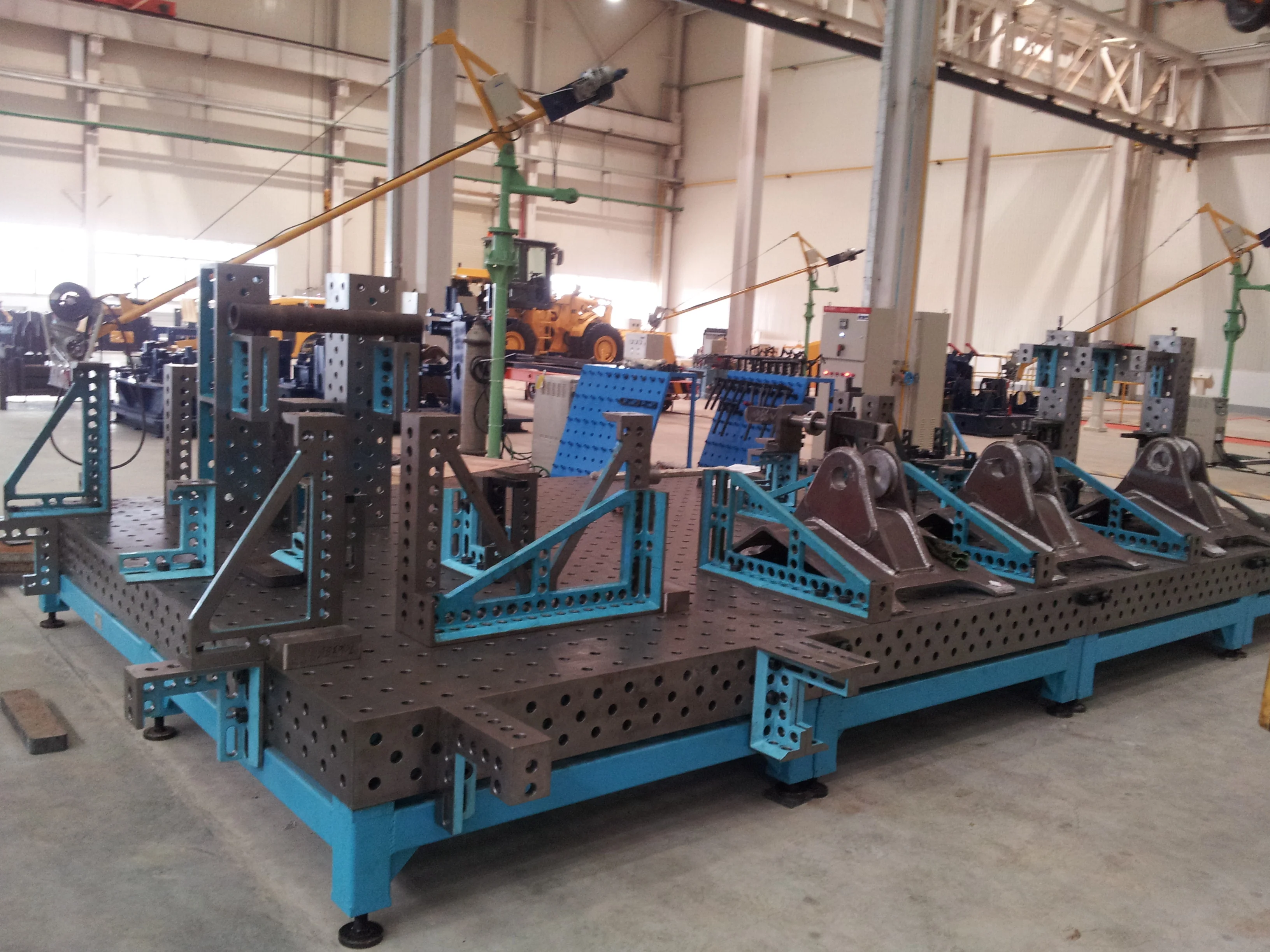 Регулируемая угловая пластина для сварочного стола