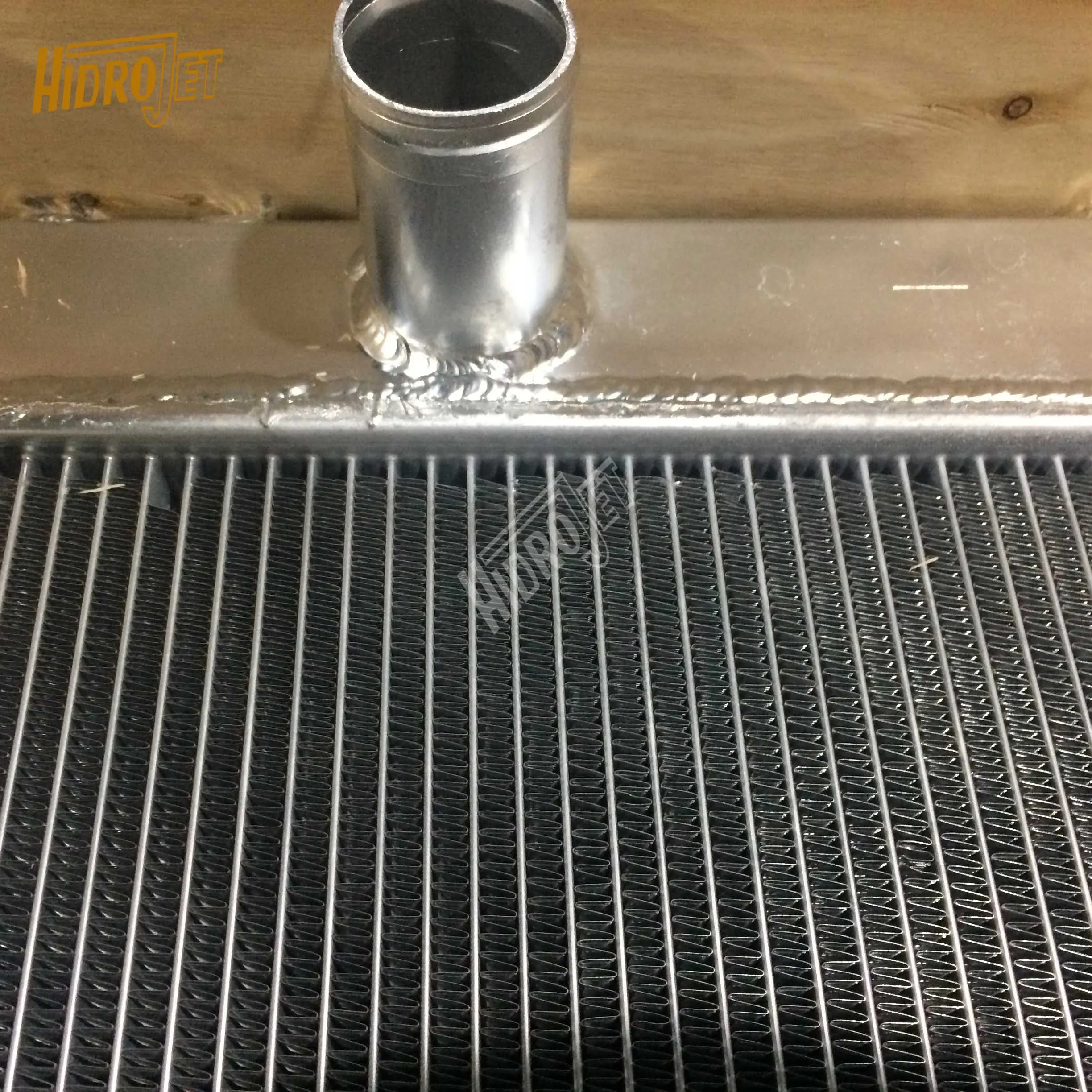 Construction machinery parts R220-9 excavator radiator water tank 11Q6-41710 water cooling radiator for sale