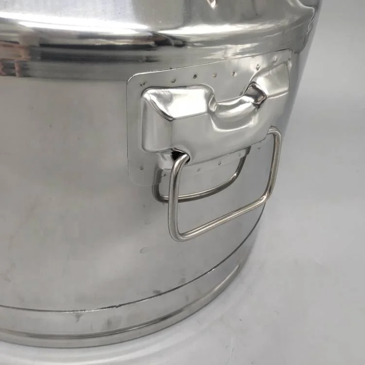 Thickened stainless steel fresh milk transportation sealed barrels