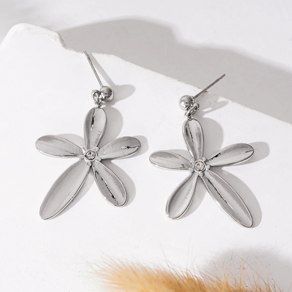 Europe and the United States simple with small fresh earrings earrings personality temperament network red petal drop earrings