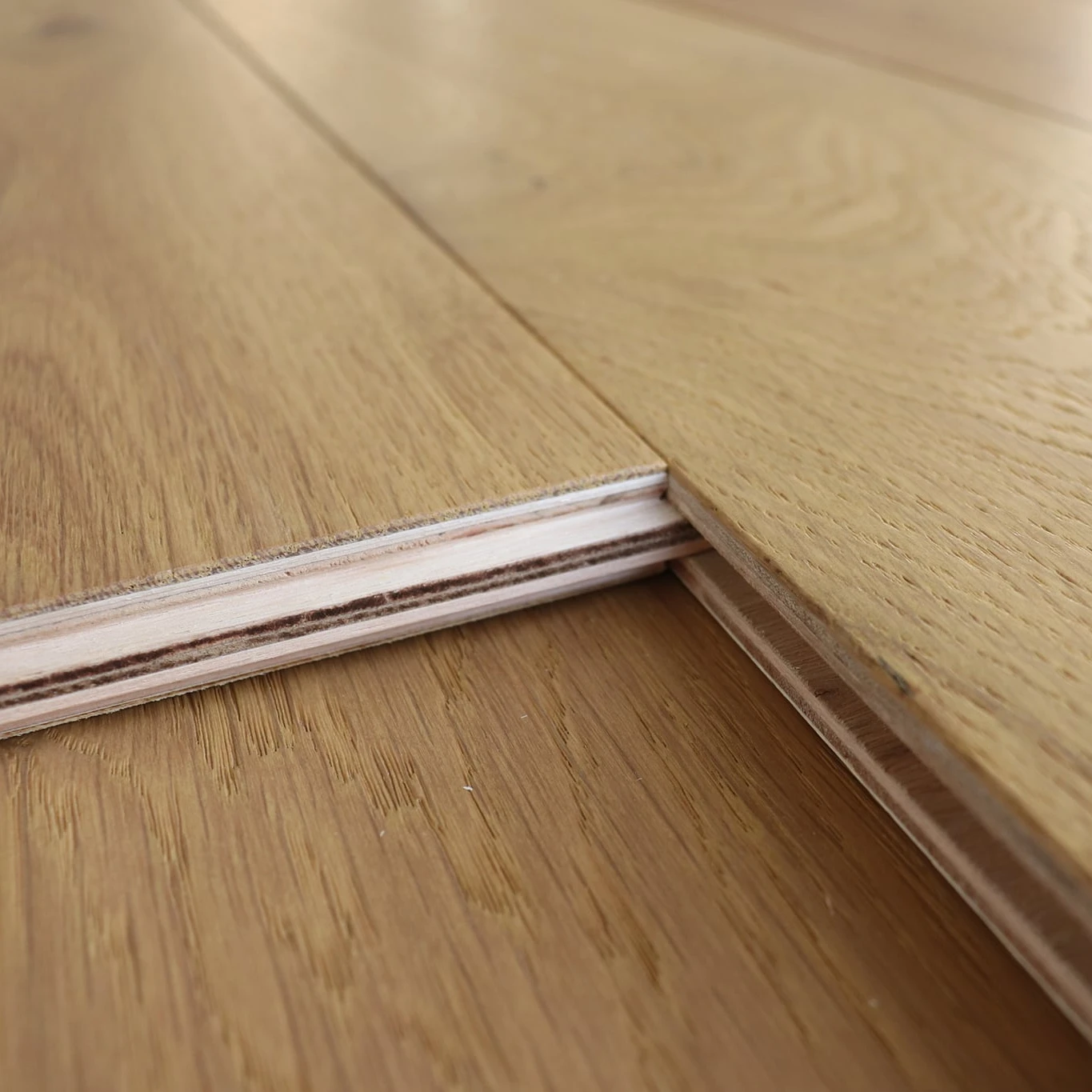 
3-layer Engineered AB Grade Wide Plank Oak Wood Flooring 