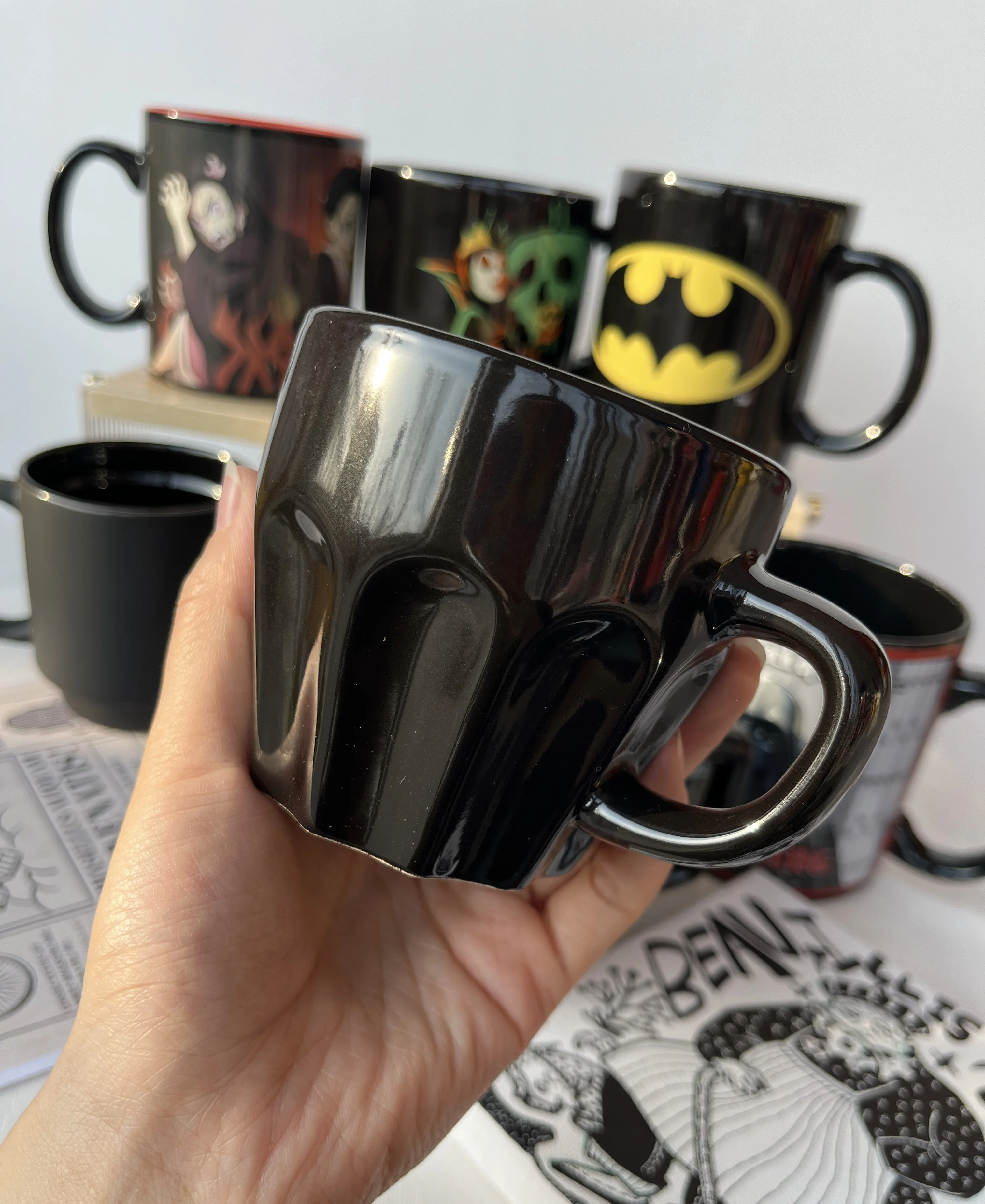 Solid Color Ceramic Mug with Customizable Cool and Sweet Cartoon Pattern for Coffee