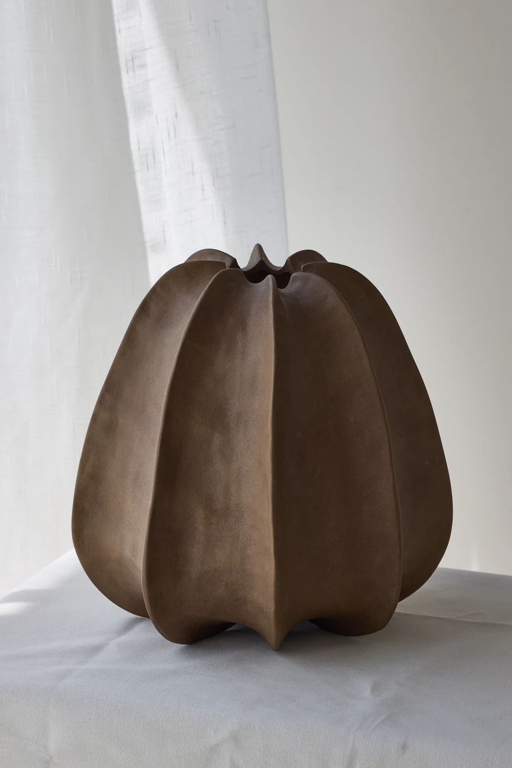 Nordic Creative Ceramic Vase Modern Minimalist Style Home Decorations with Popular Colorful Matt Glaze Made from Clay