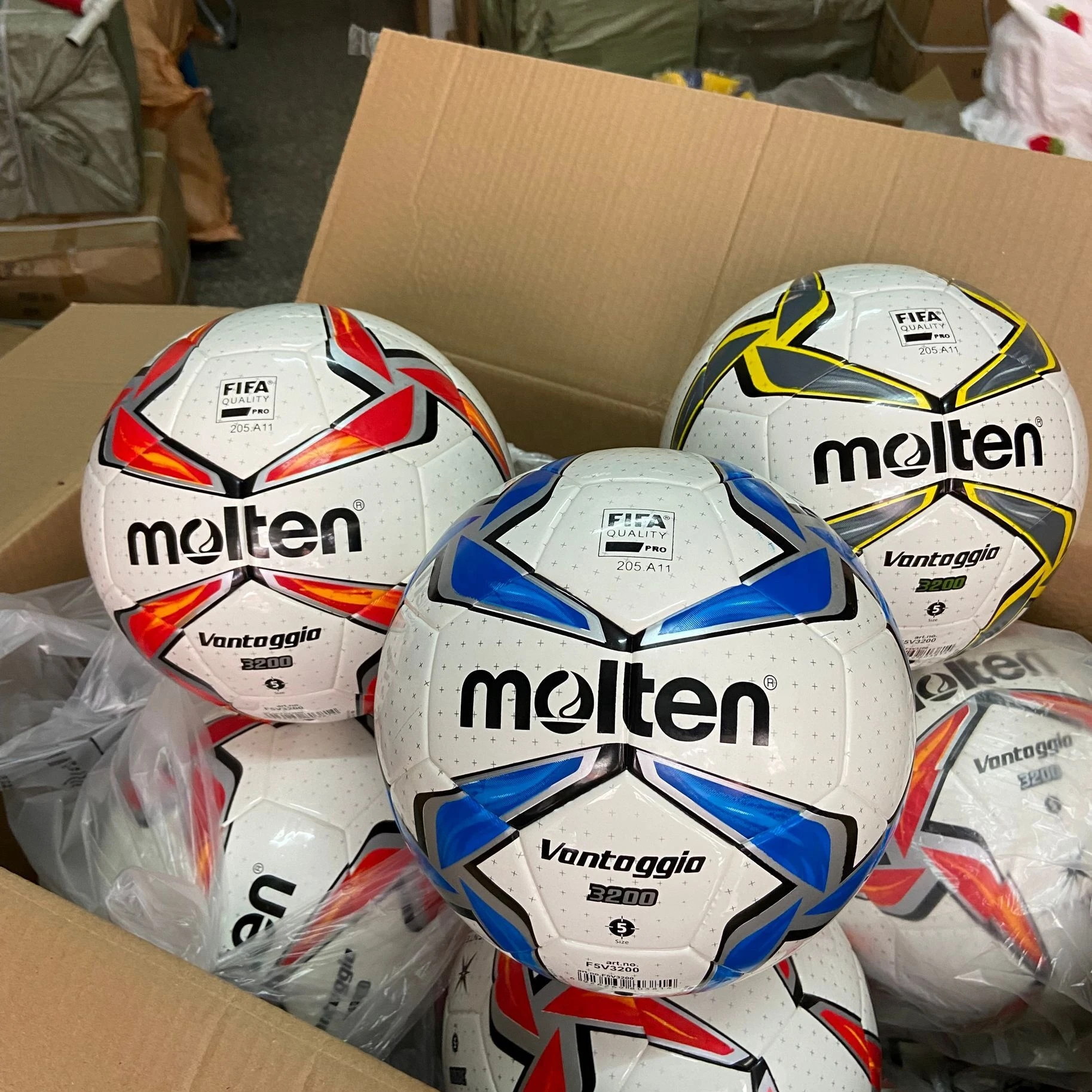 Customized Logo Official Size Rubber Cheap Soccer Balls In Bulk Match Training Size 5 Football