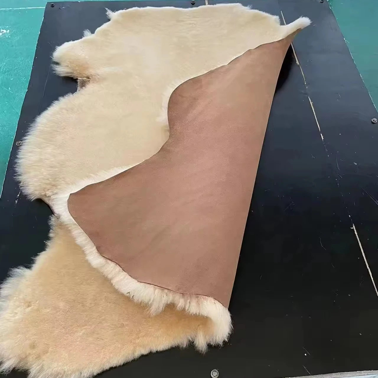 Дышащая ткань из овечьей кожи