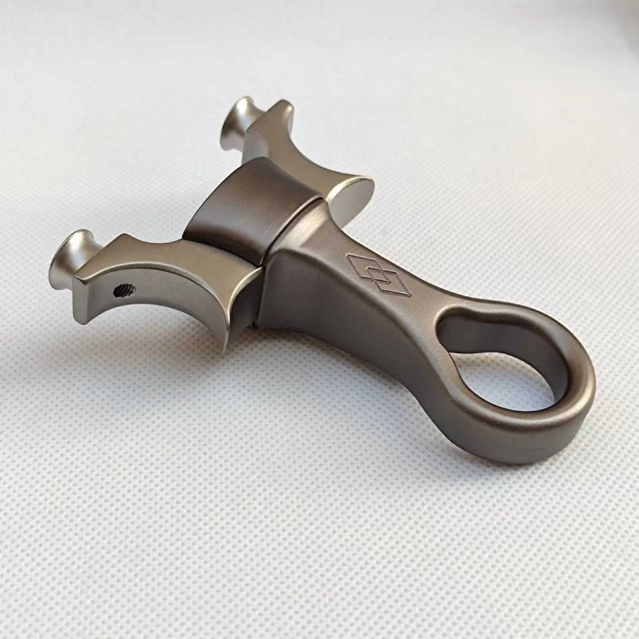 Flat Skin High Precision Removable Clip Adjustable Bow Door Arm Titanium Alloy Head Slingshot