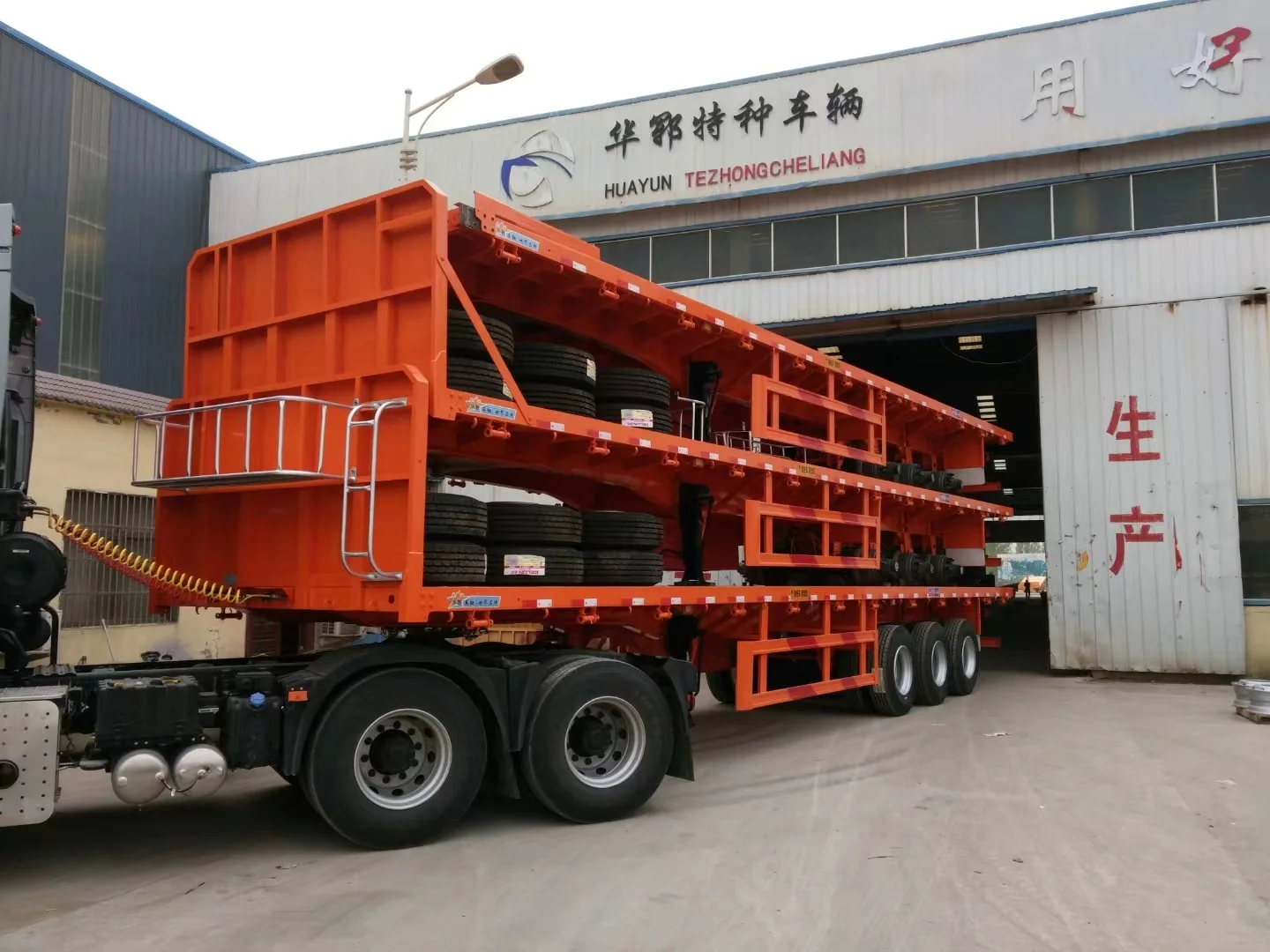 Chinese factory price can customize 20 Ft chassis 3-axis Container Flatbed Semi Trailer