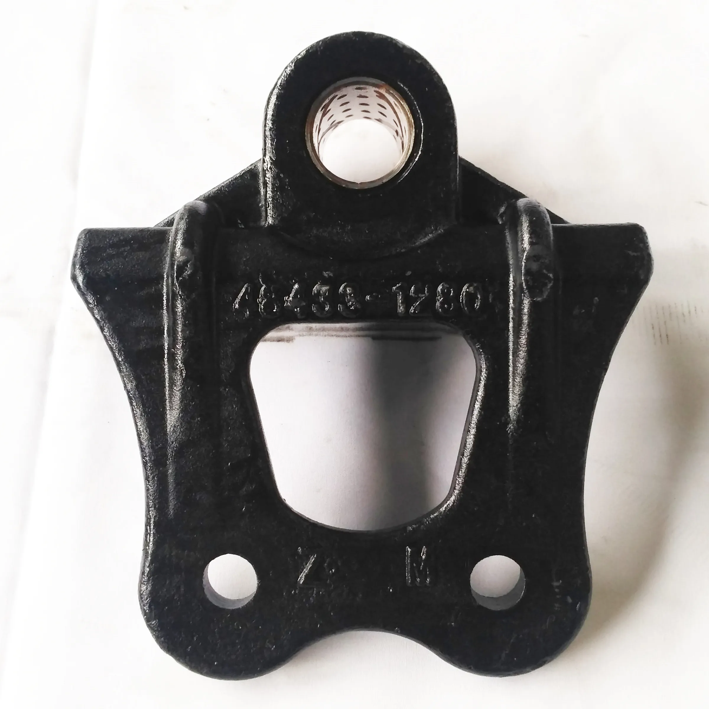 Hino 700 front leaf spring helper bracket 484331280 48433-1280