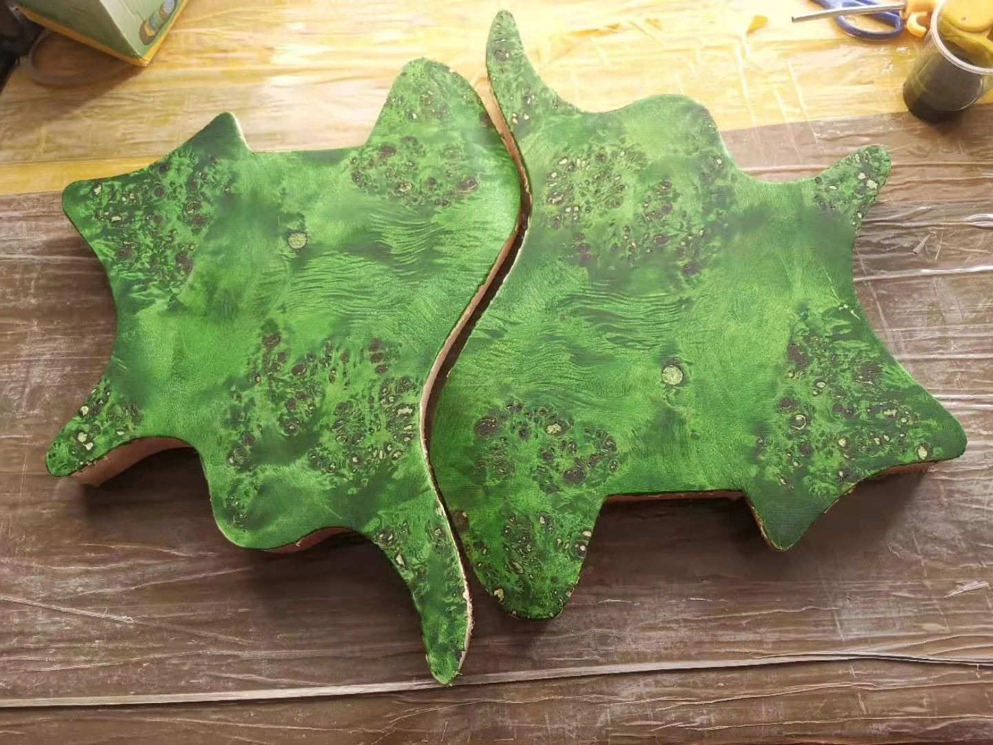 New Style whole sell headless electric guitar 7 string mahogany body burl top 5 pieces mahogany  neck factory outlet