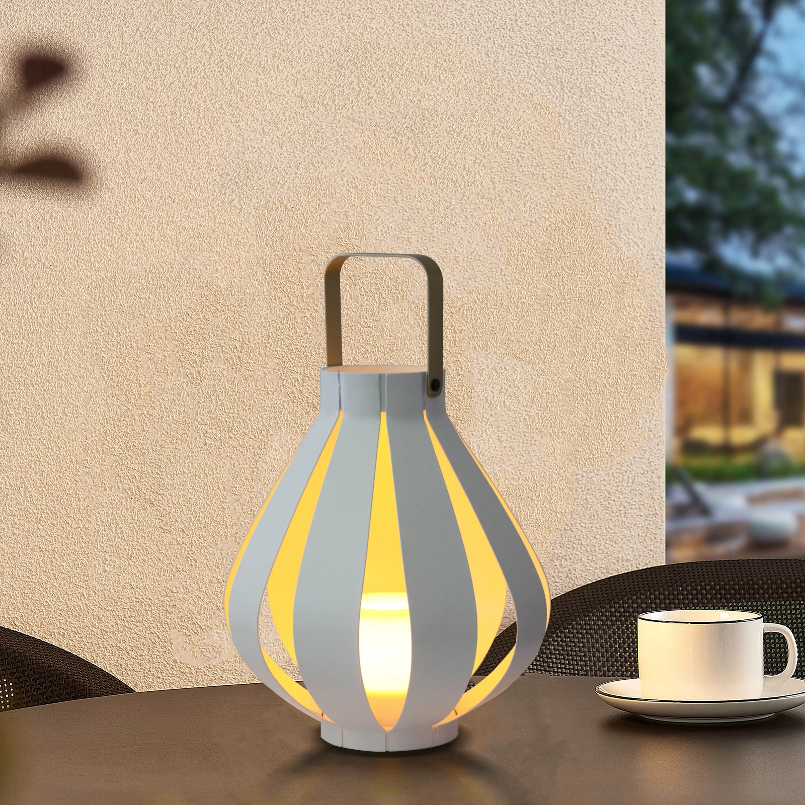 Outdoor Yard Decoration Antique Metal Classical Iron Candle Lantern Candle Holders Powered LED Garden Solar Iron Lantern Light