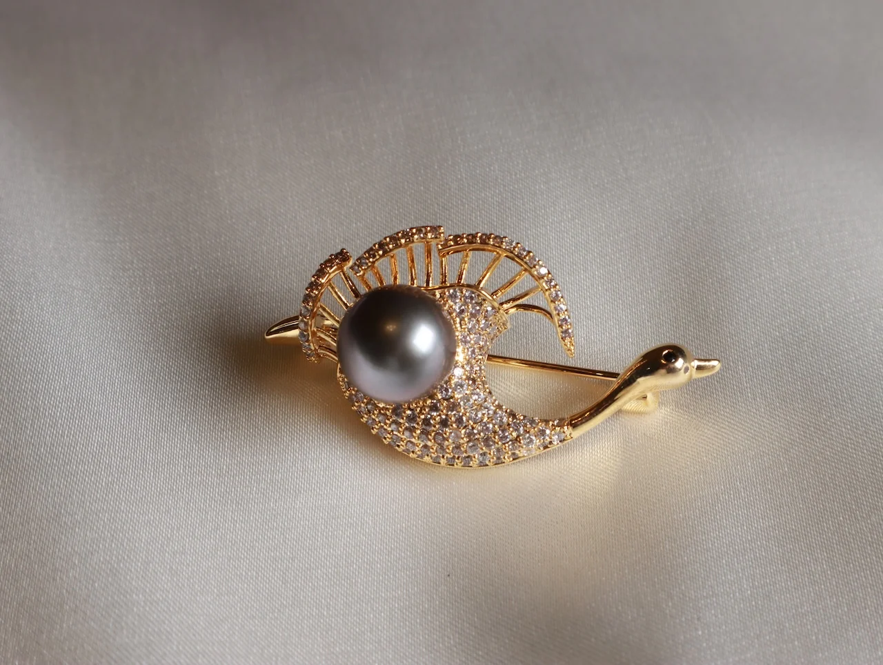 Exquisite Handcrafted Real Round Pearls Brooch with Elegant Swan Design - Timeless Elegance