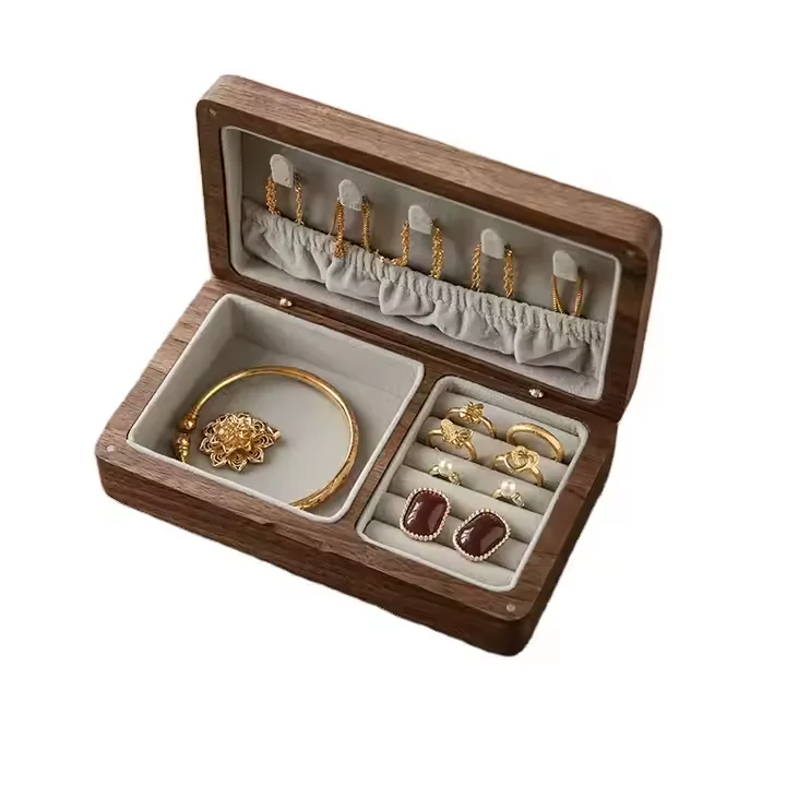 Custom Logo Square Wooden Ring Box Packaging Walnut Luxury Gift Ring Box Mini Boxing Ring Wedding Jewelry Display Storage Box