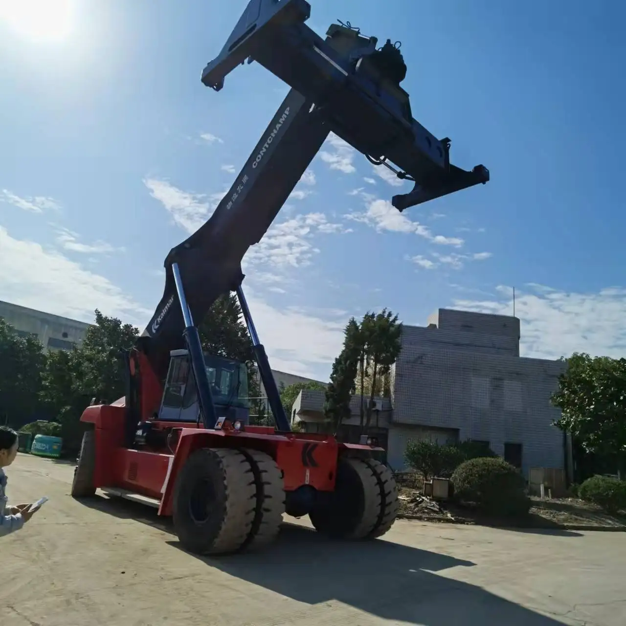 kalmar DRD450 reach stacker 40CONTAINER LIFTING