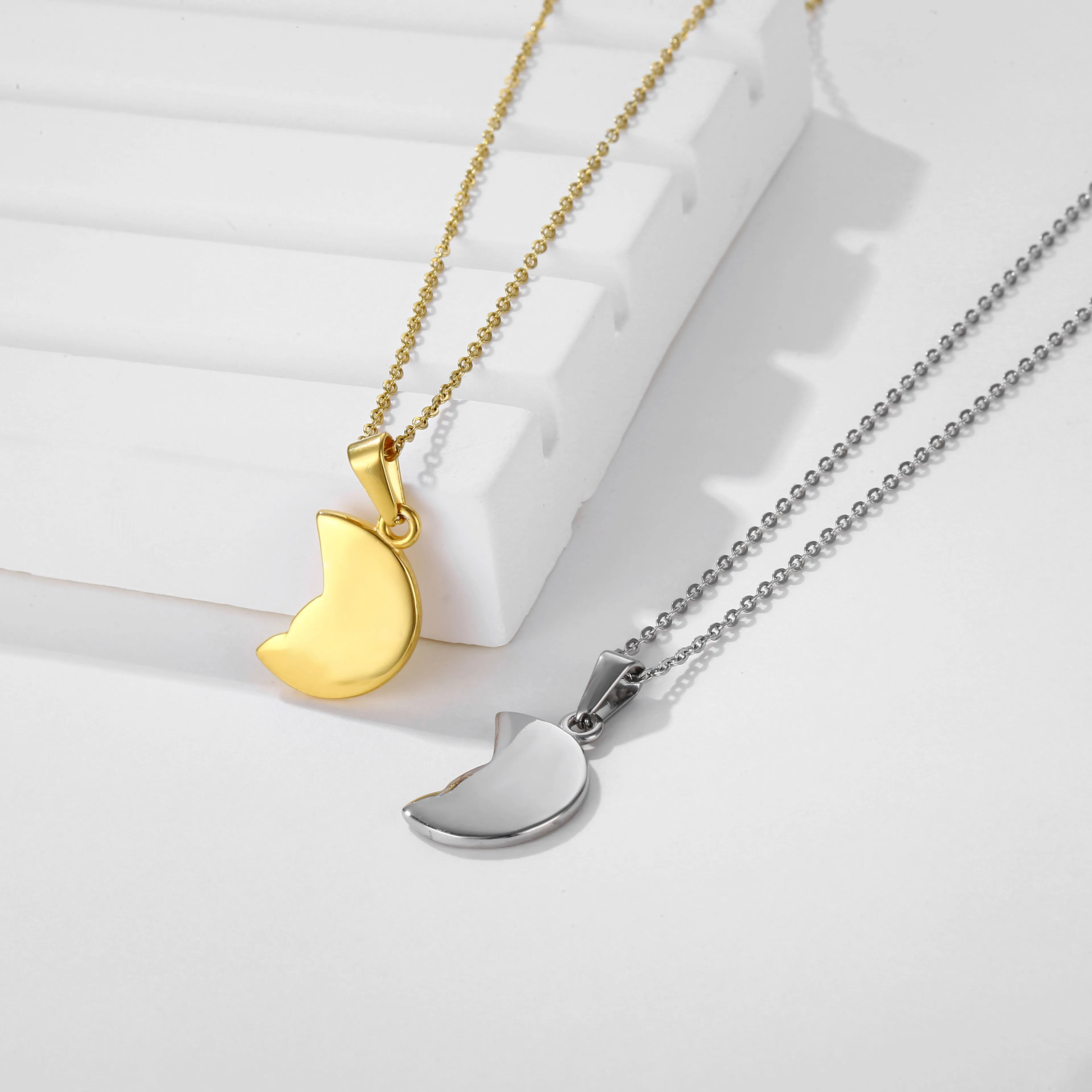 Non Tarnish Waterproof Jewelry Men Necklace 18K Gold Plated Stainless Steel Half Metal Charms Saint Christopher Pendant Necklace